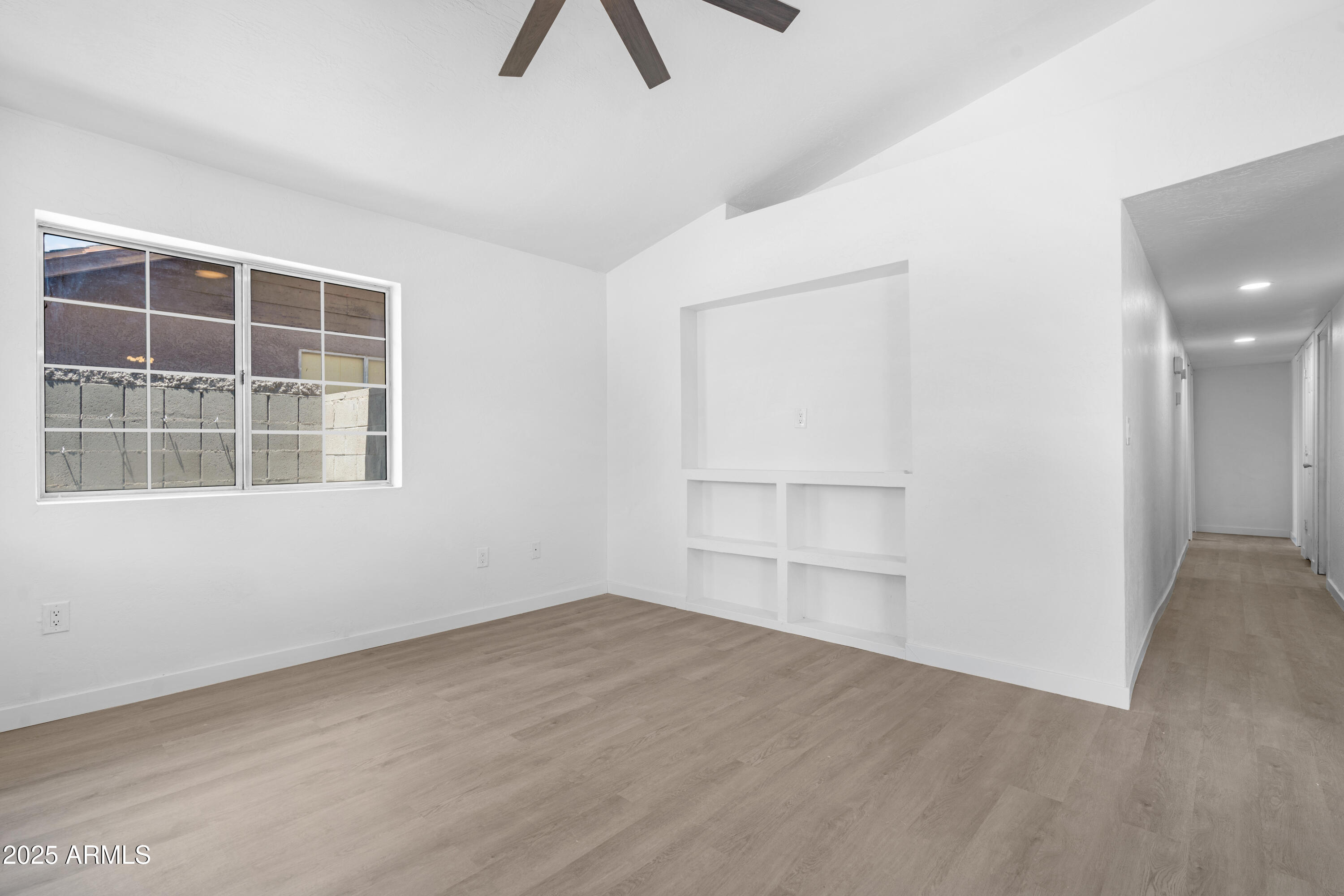 516 W 10TH Street