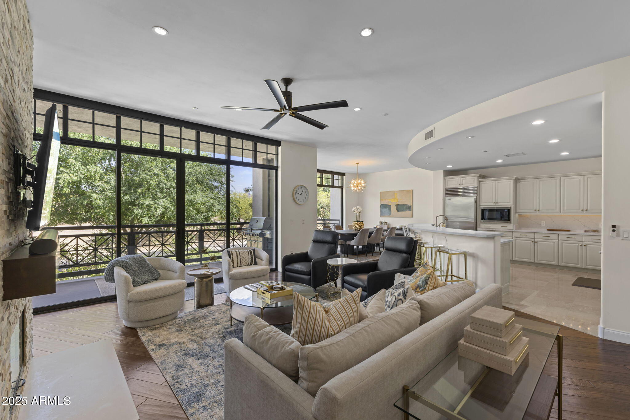 8 E BILTMORE Estate 215