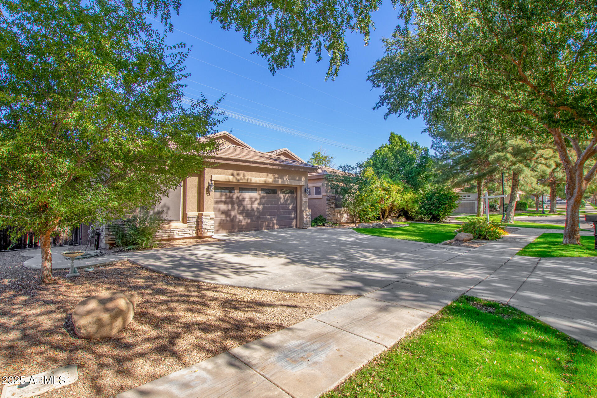 3398 E VAUGHN Avenue