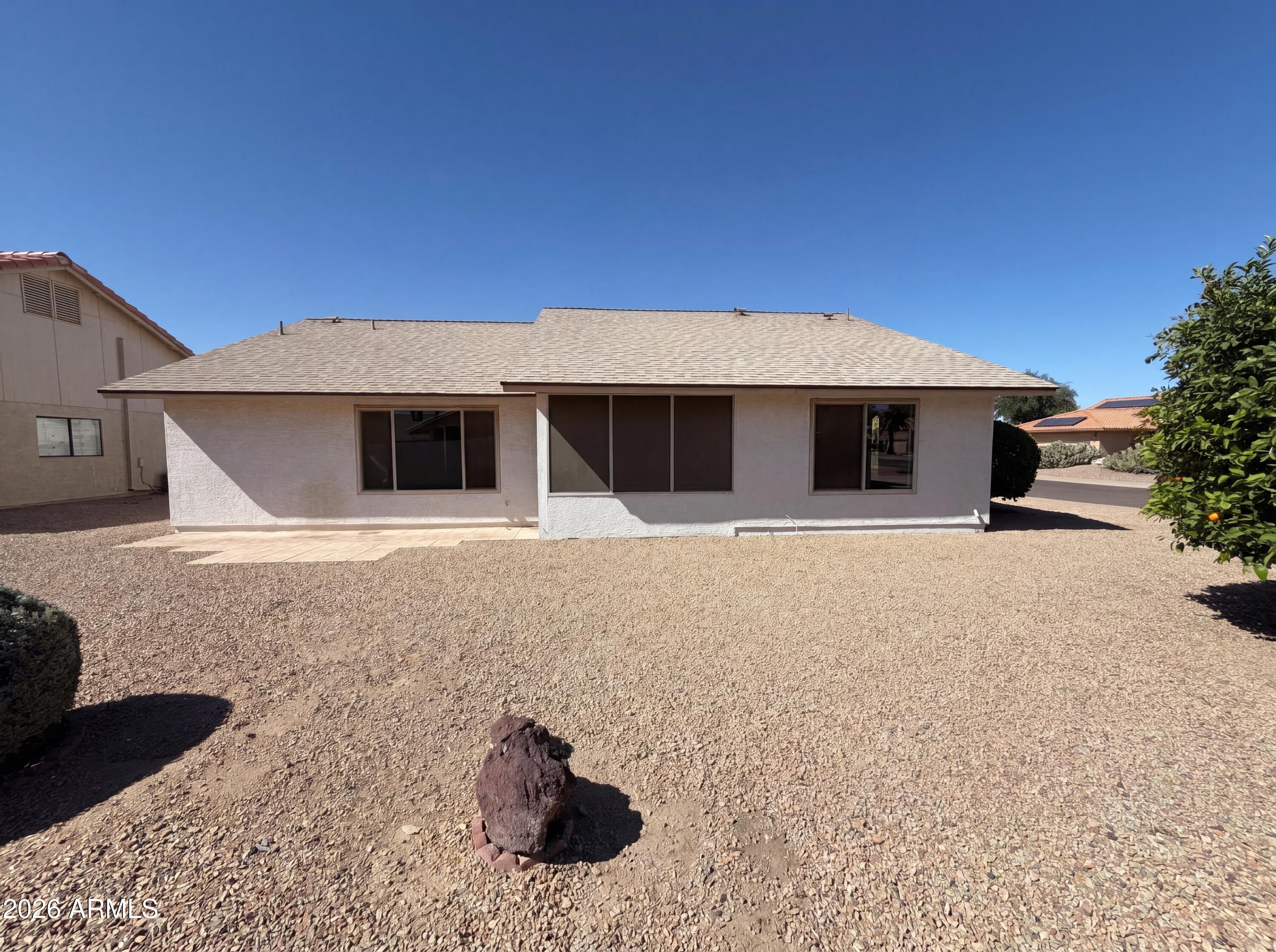 9207 W KERRY Lane