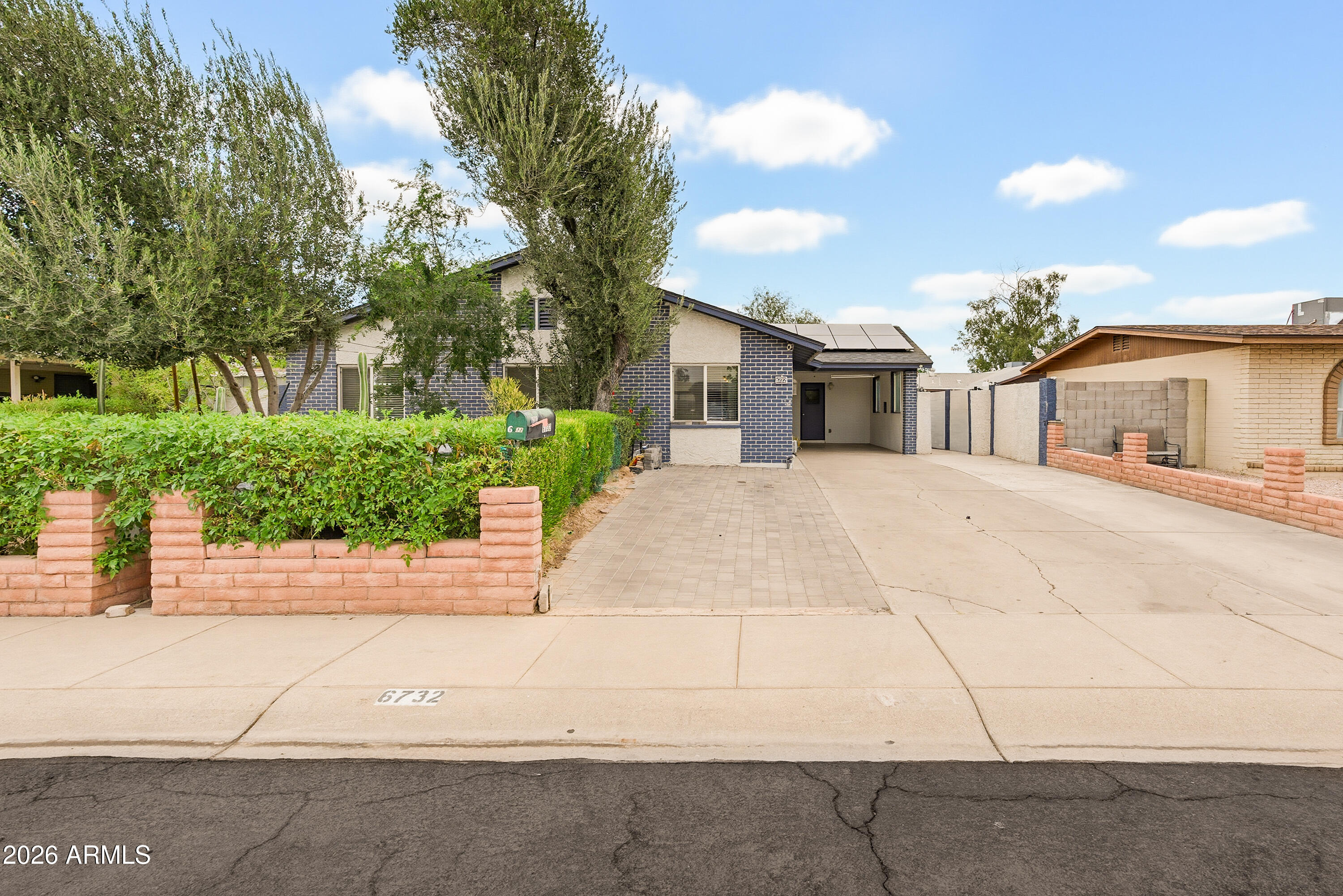 6732 W MEDLOCK Drive