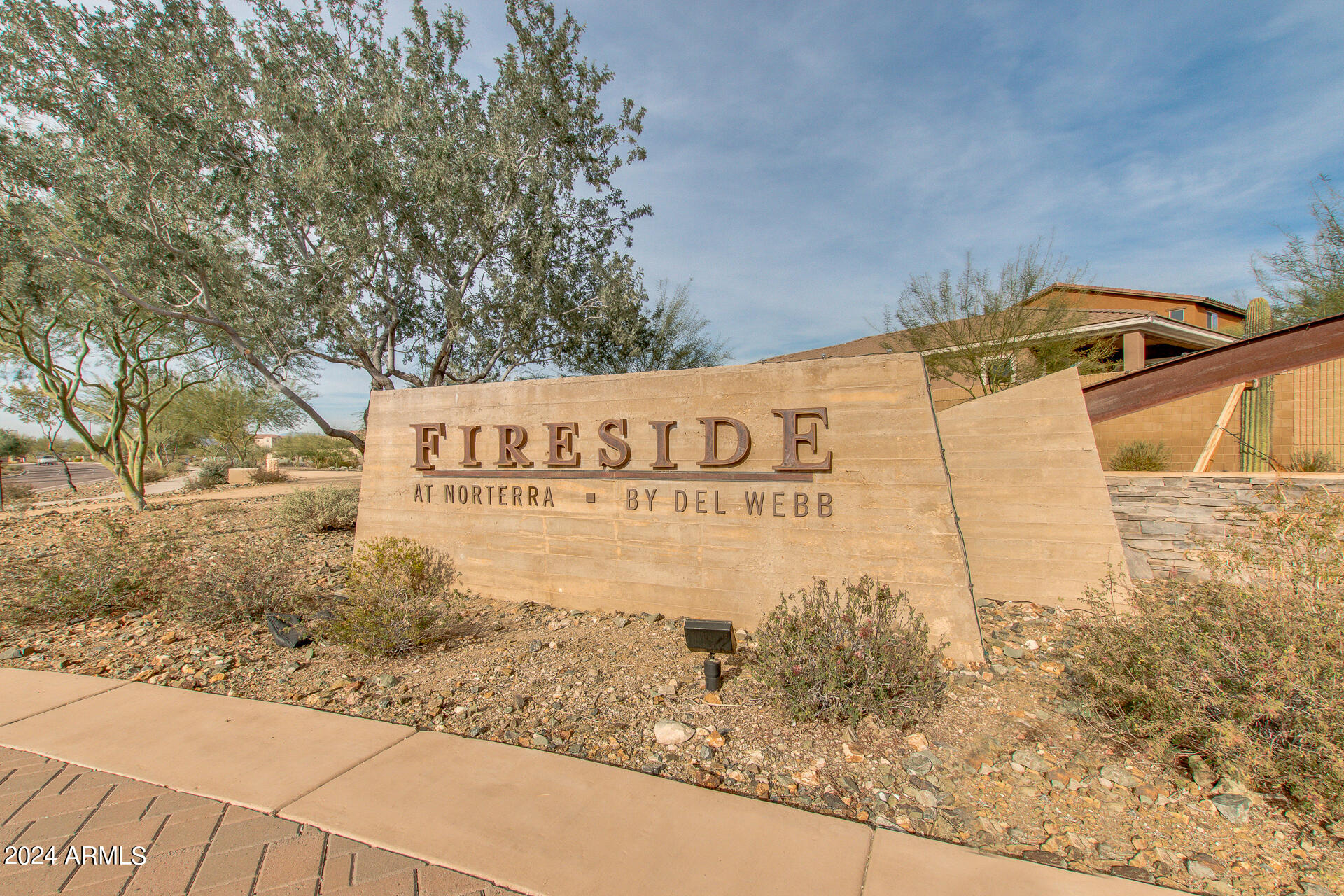2126 W RED FOX Road