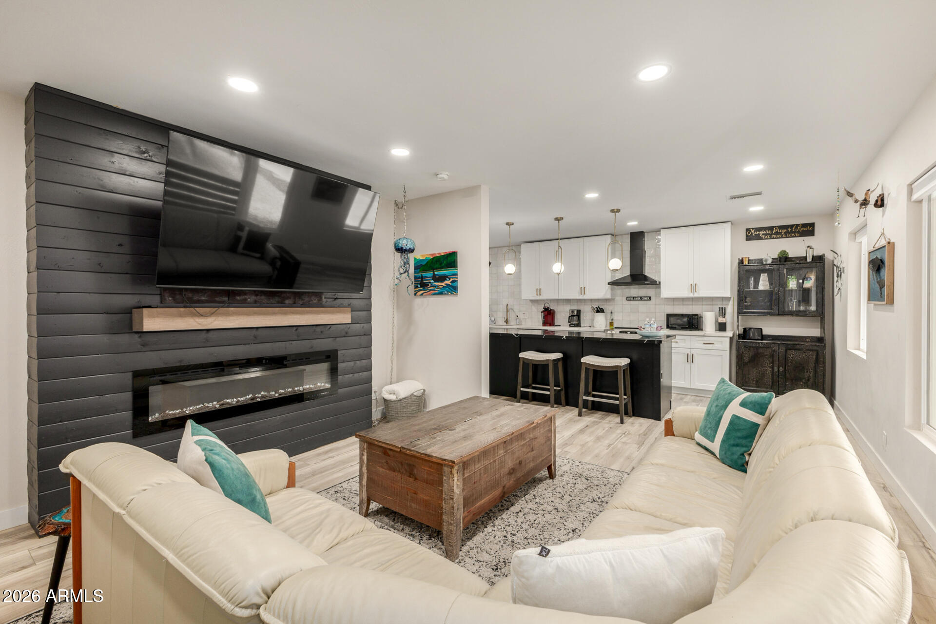 2413 W ANDERSON Avenue