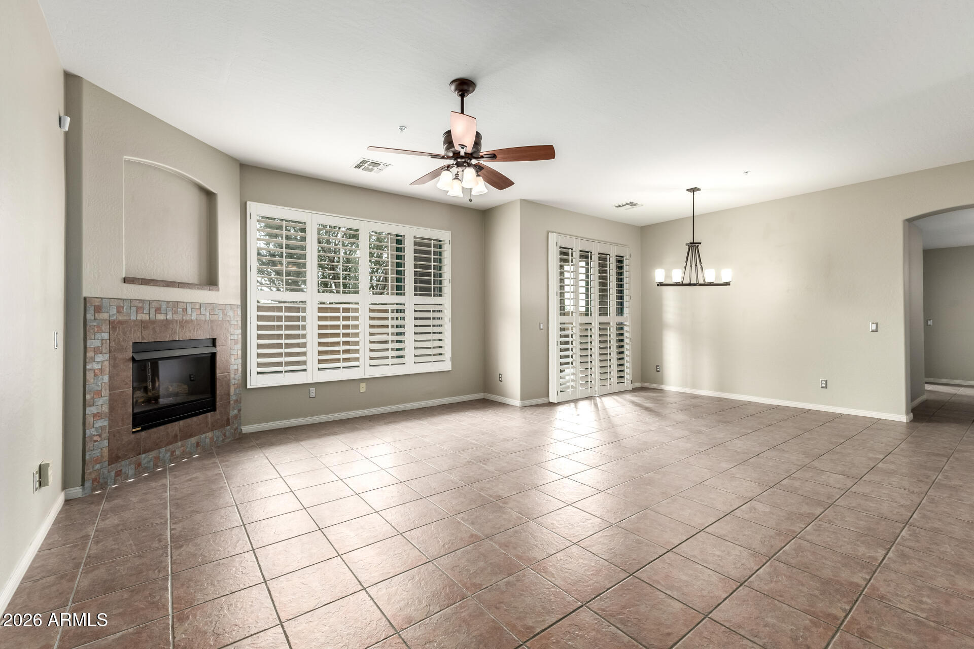 19550 N GRAYHAWK Drive 1073