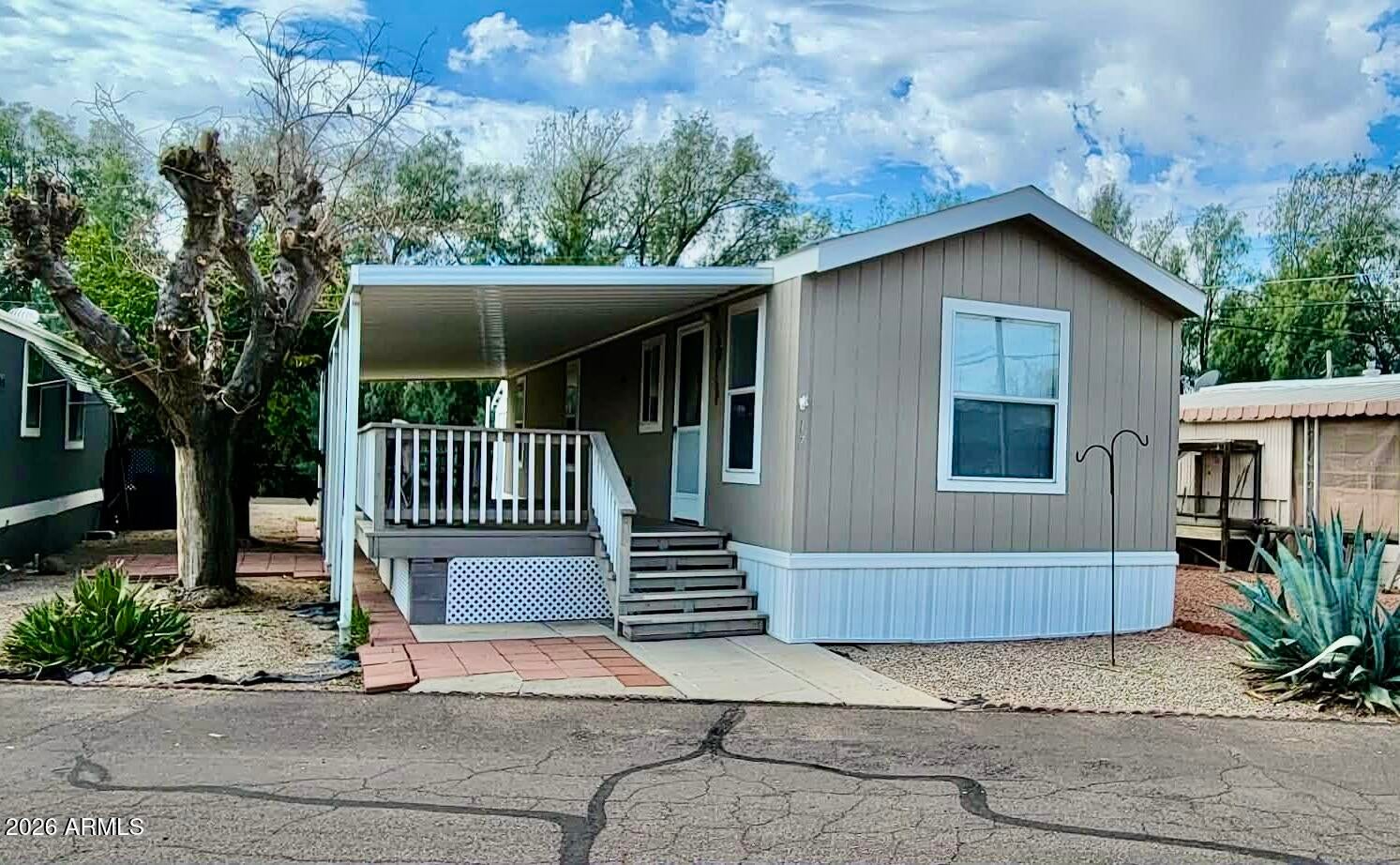 550 Palm Drive 17