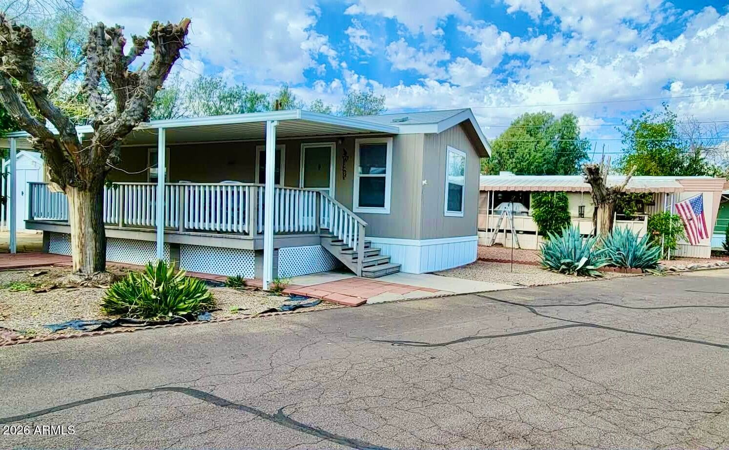 550 Palm Drive 17