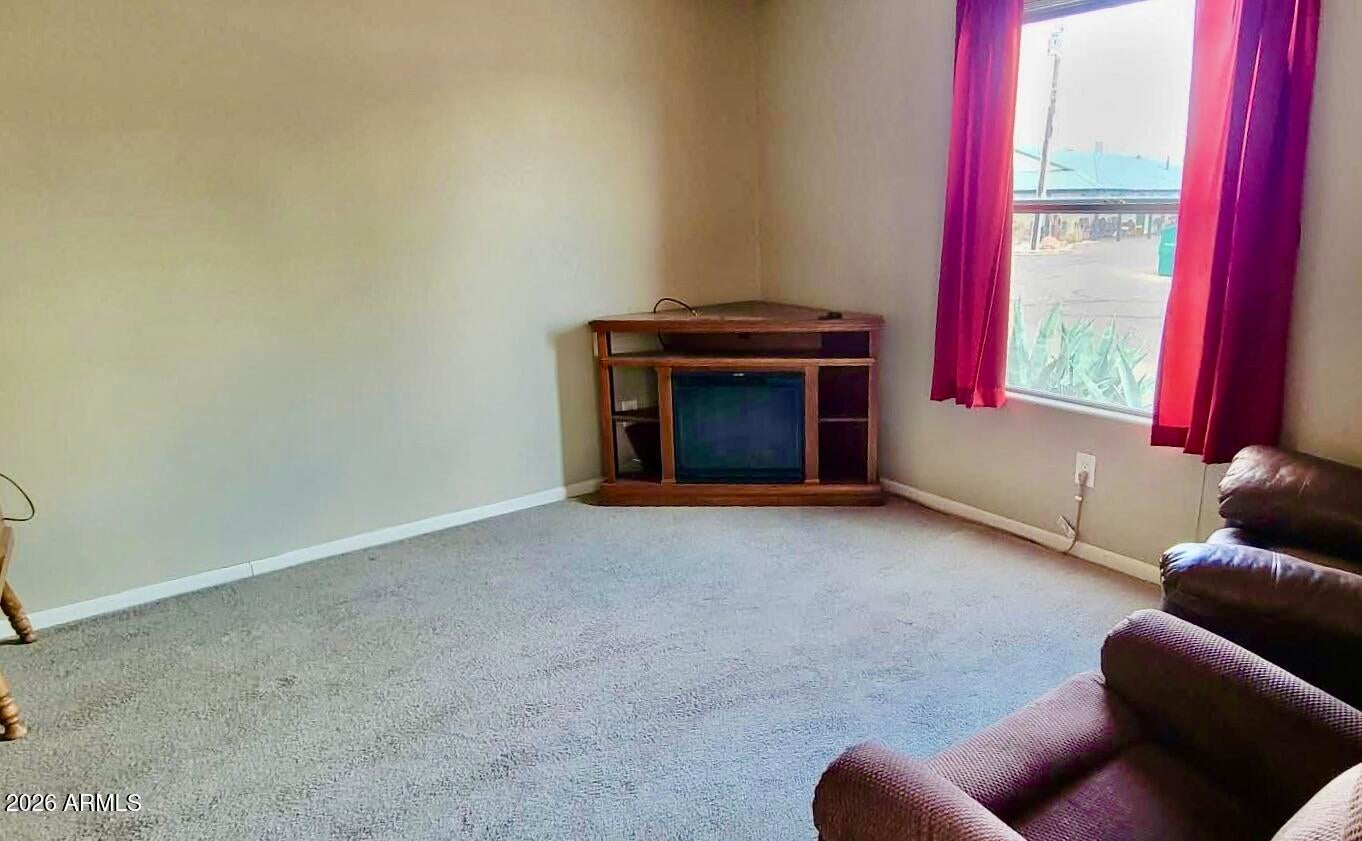 550 Palm Drive 17