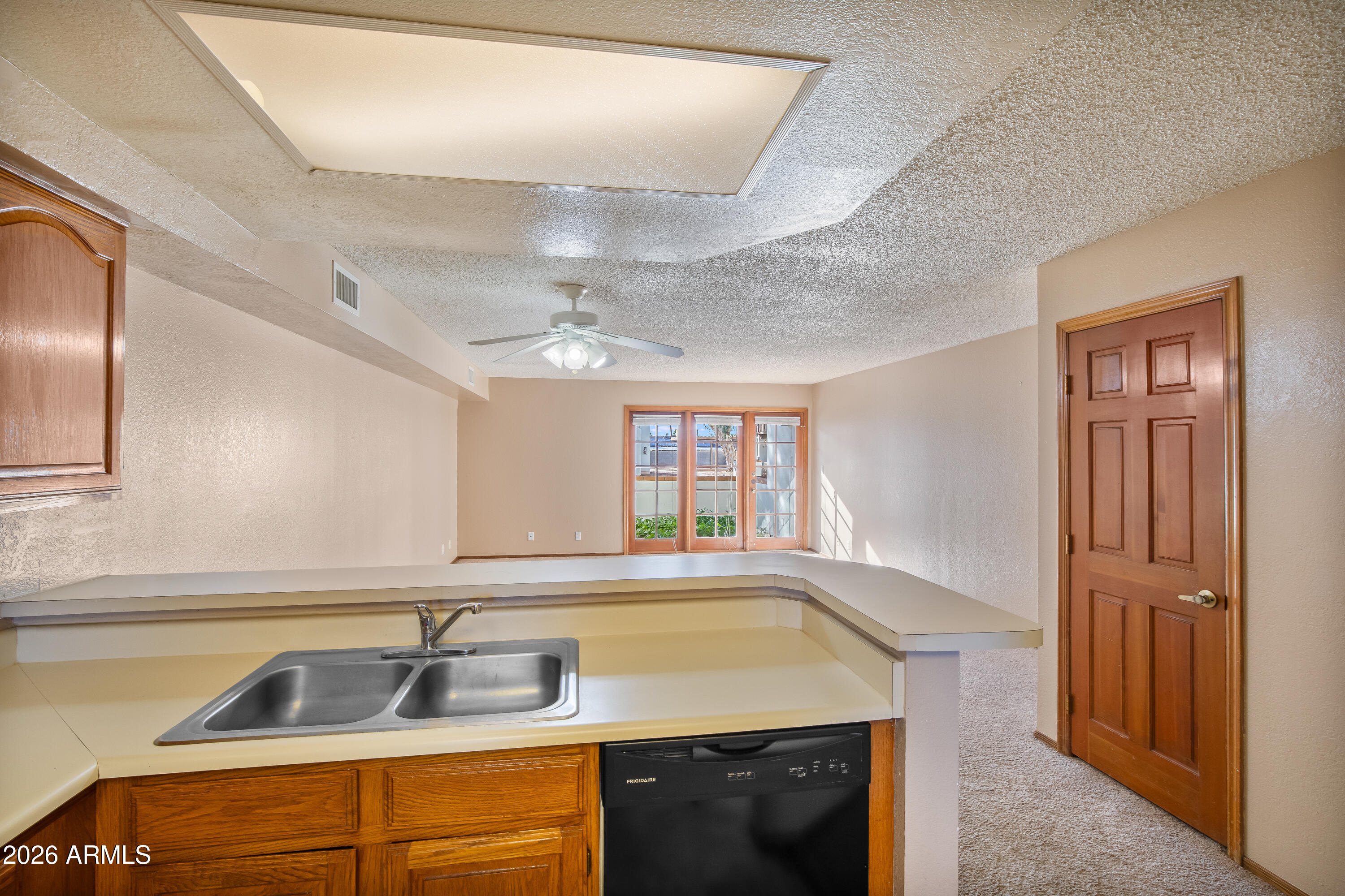 2201 W UNION HILLS Drive 106