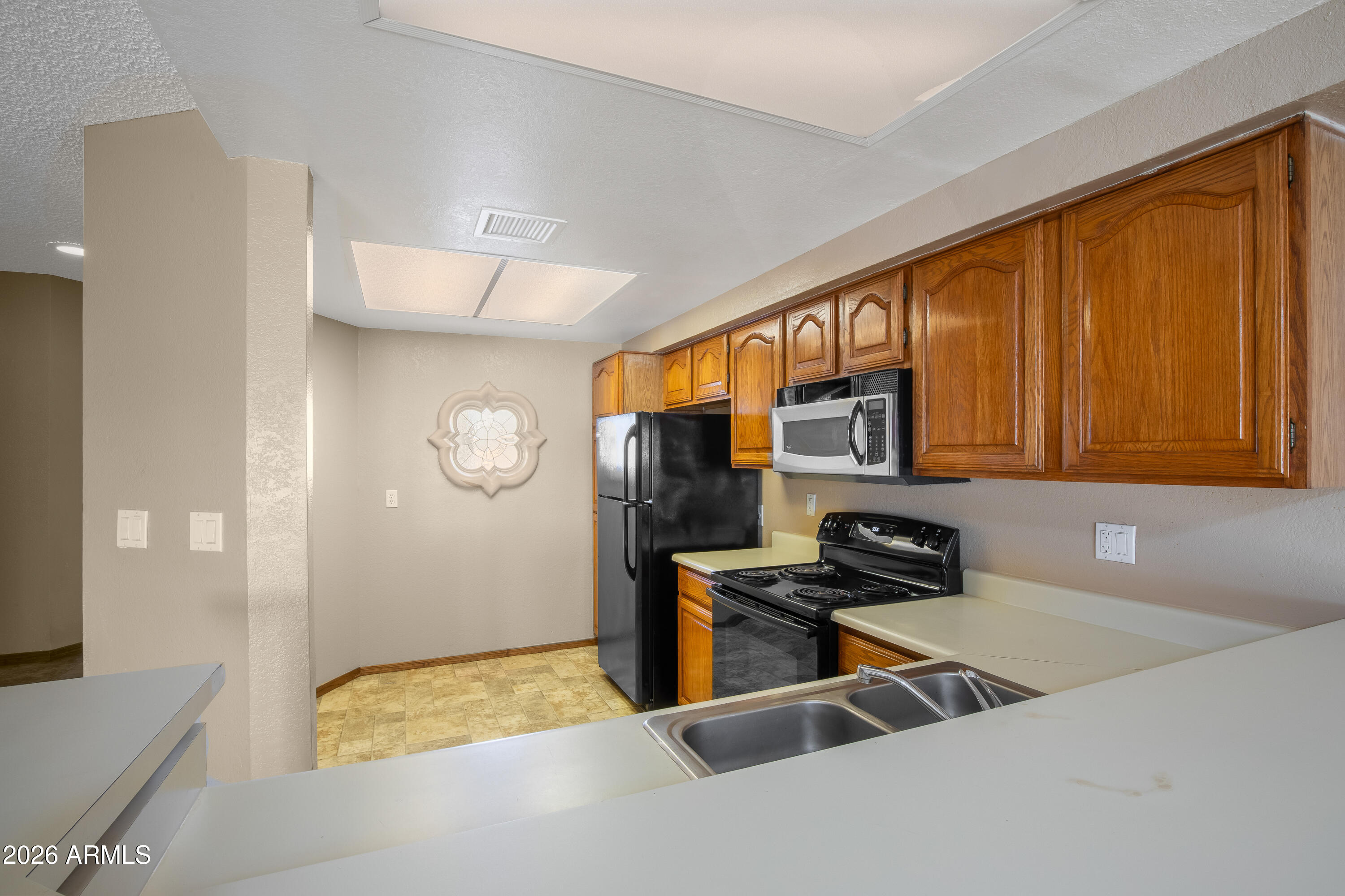 2201 W UNION HILLS Drive 106