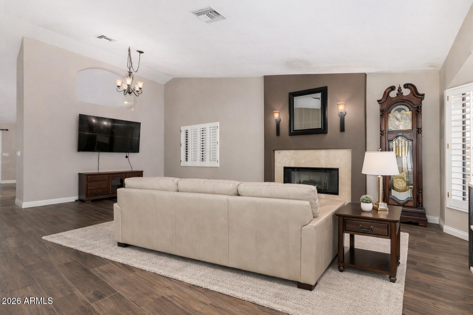 1209 W ROYAL PALMS Court