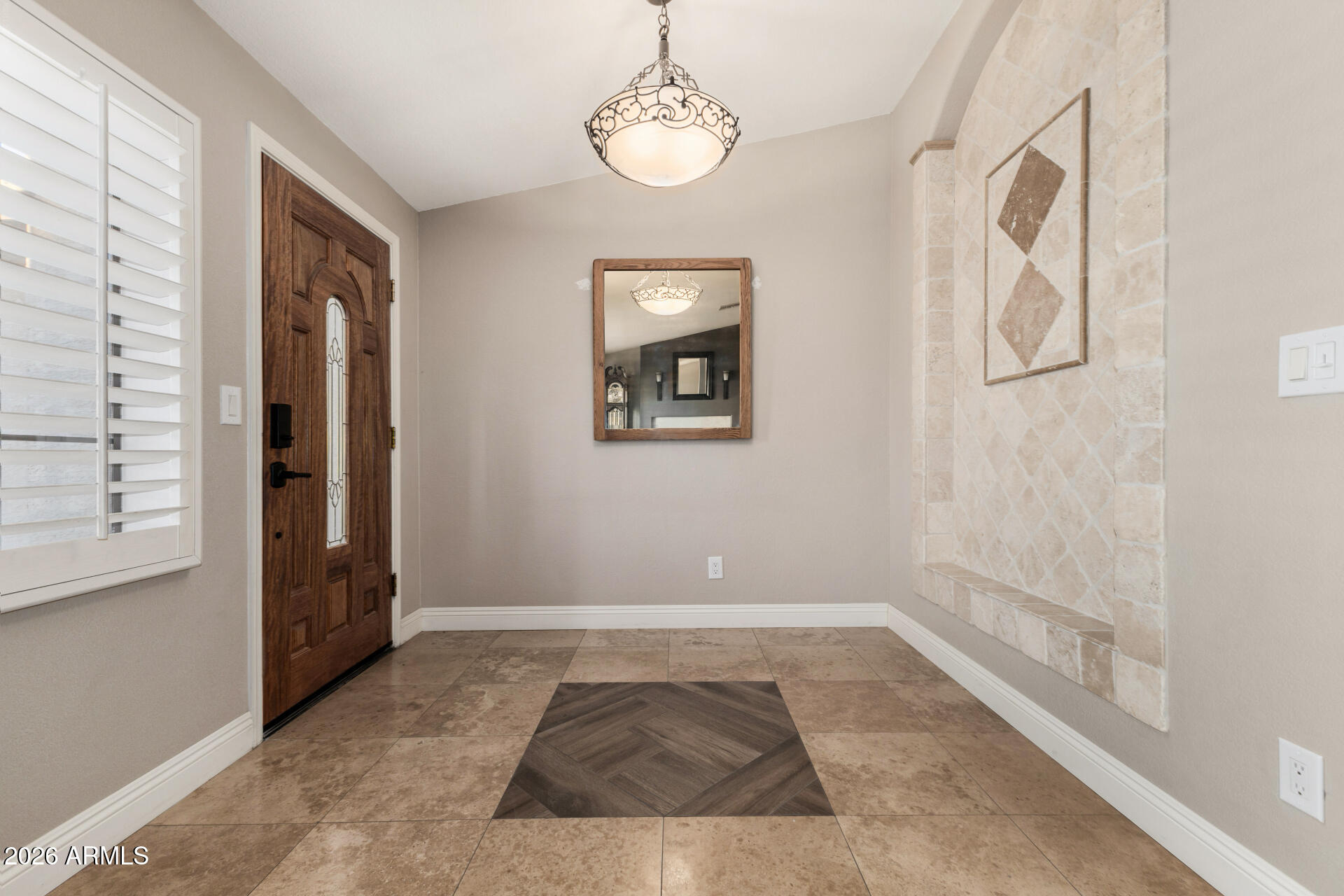 1209 W ROYAL PALMS Court