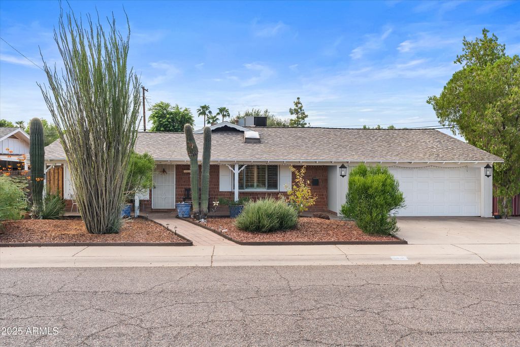 Photo of 8407 E Rancho Vista Drive, Scottsdale, AZ 85251 (MLS # 6949128)
