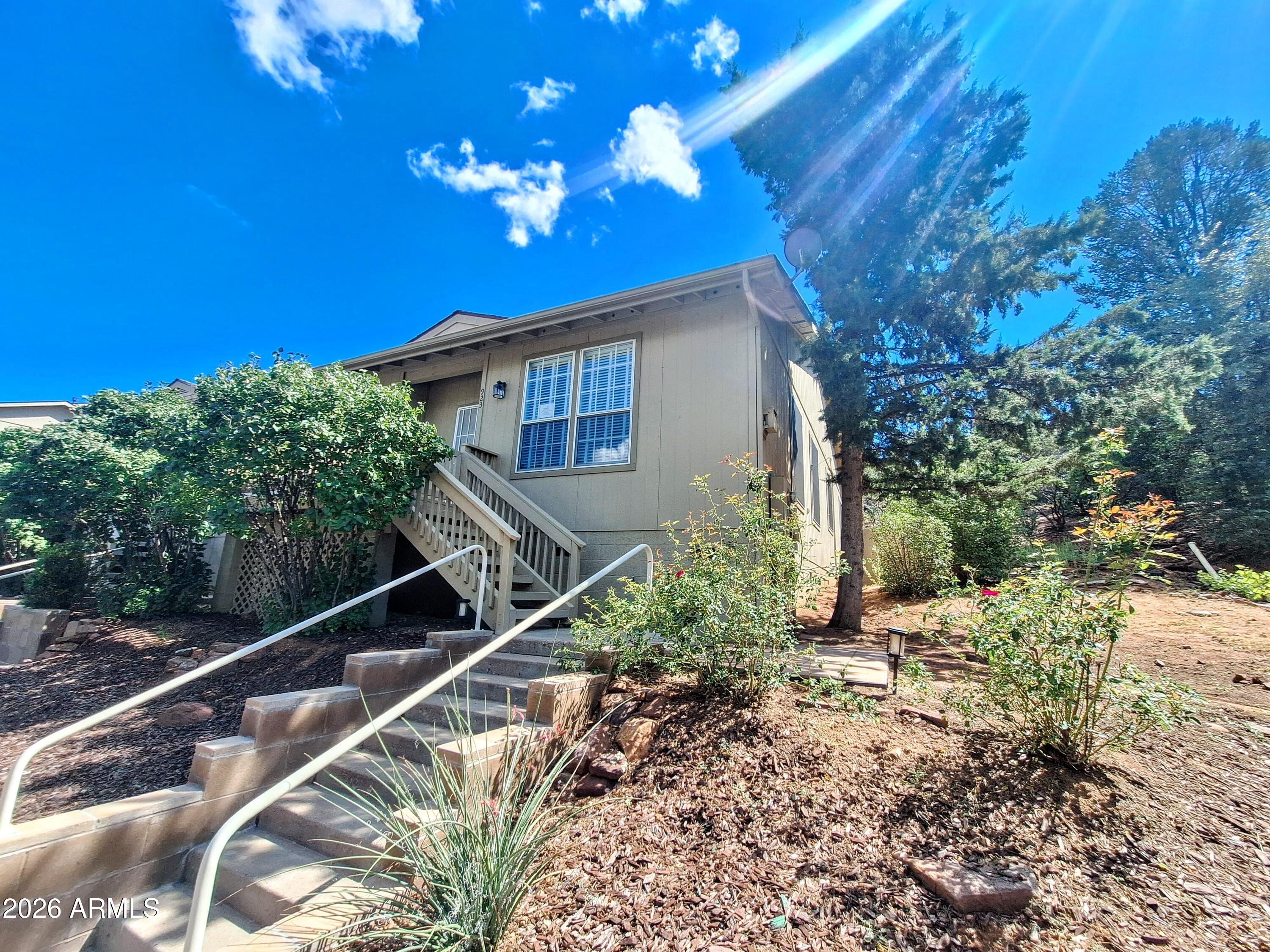 923 W MADERA Lane