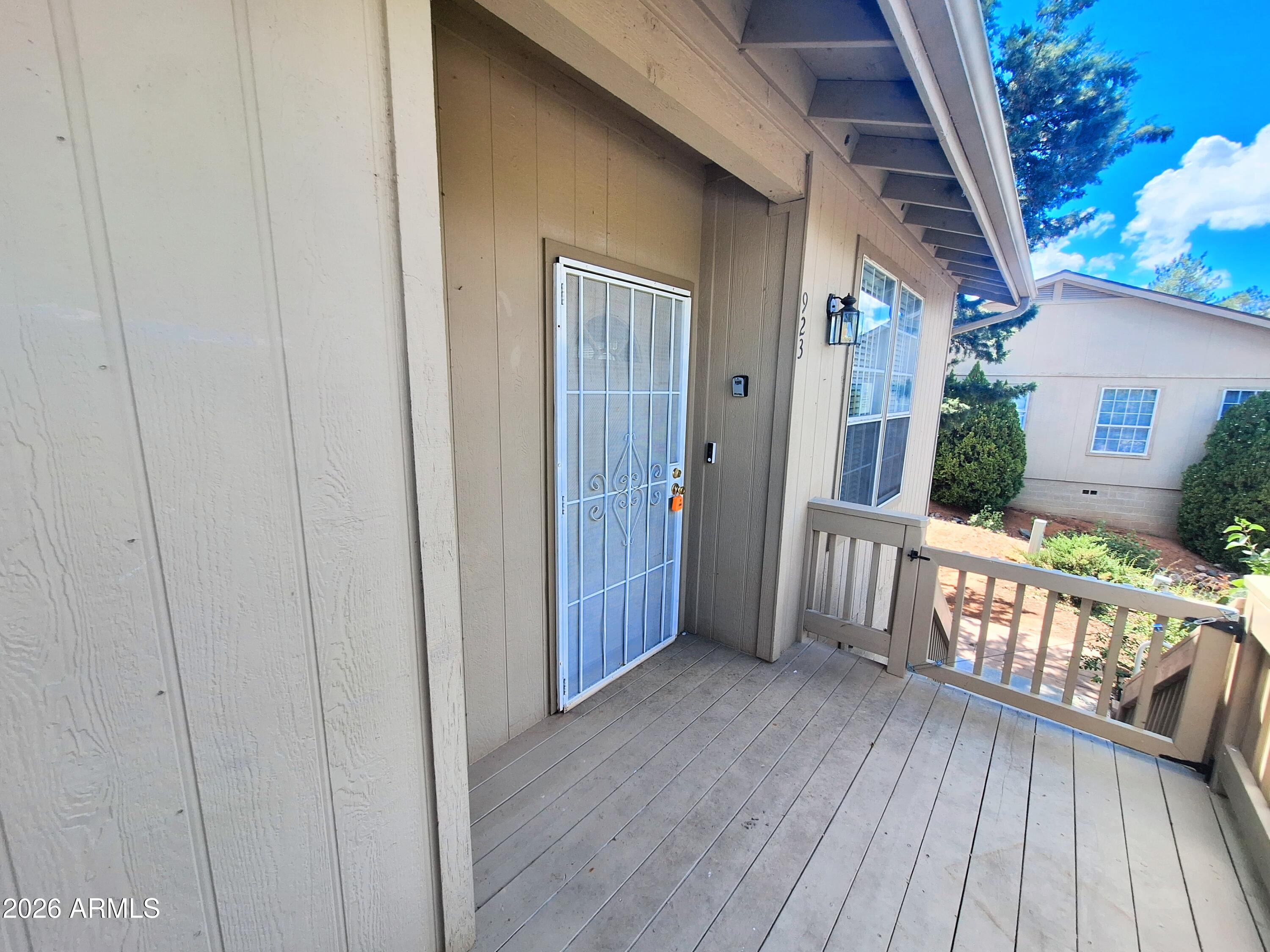 923 W MADERA Lane