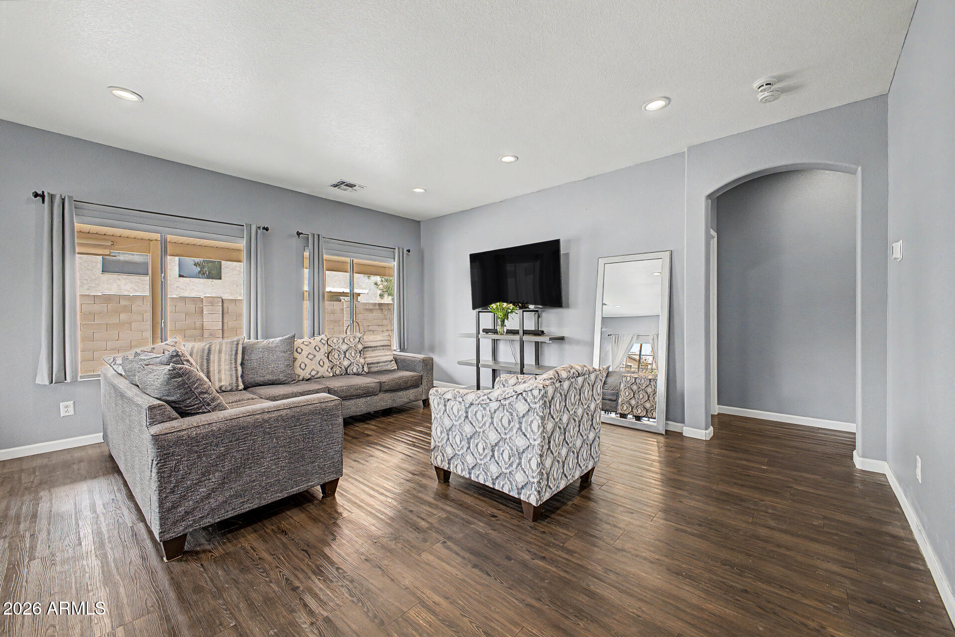 2562 E RIVIERA Drive