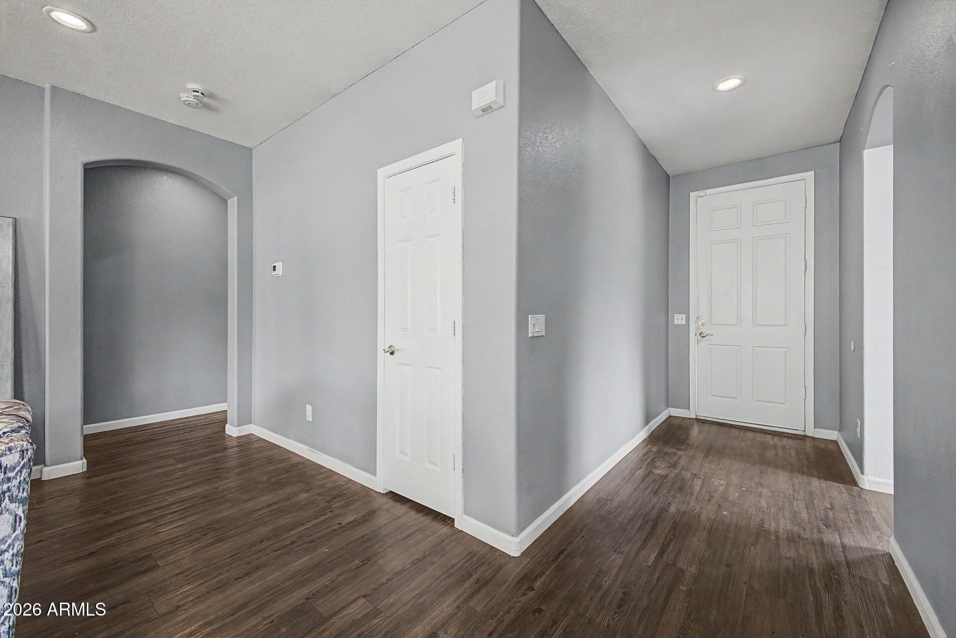 2562 E RIVIERA Drive