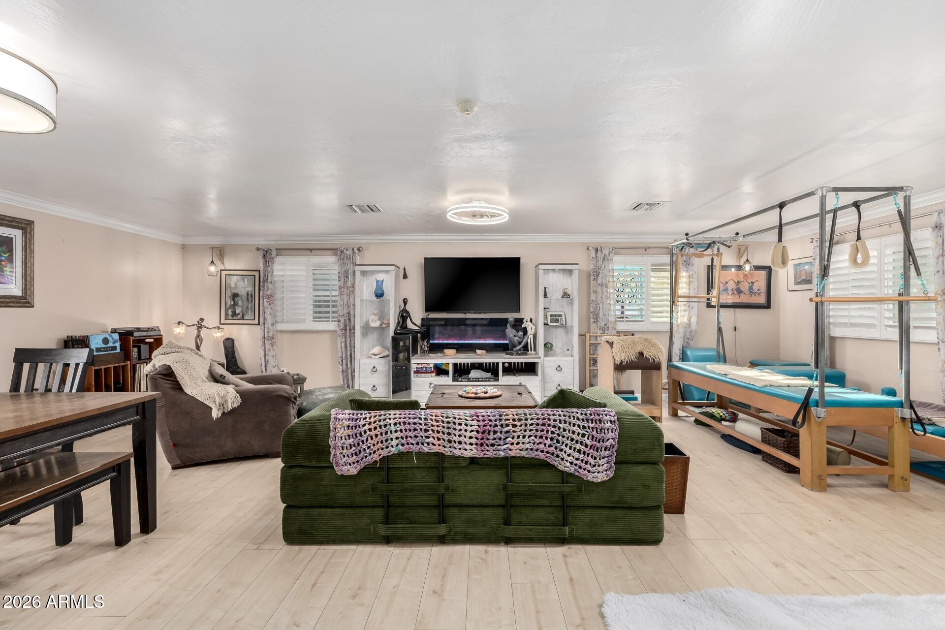 3629 E Winchcomb Drive