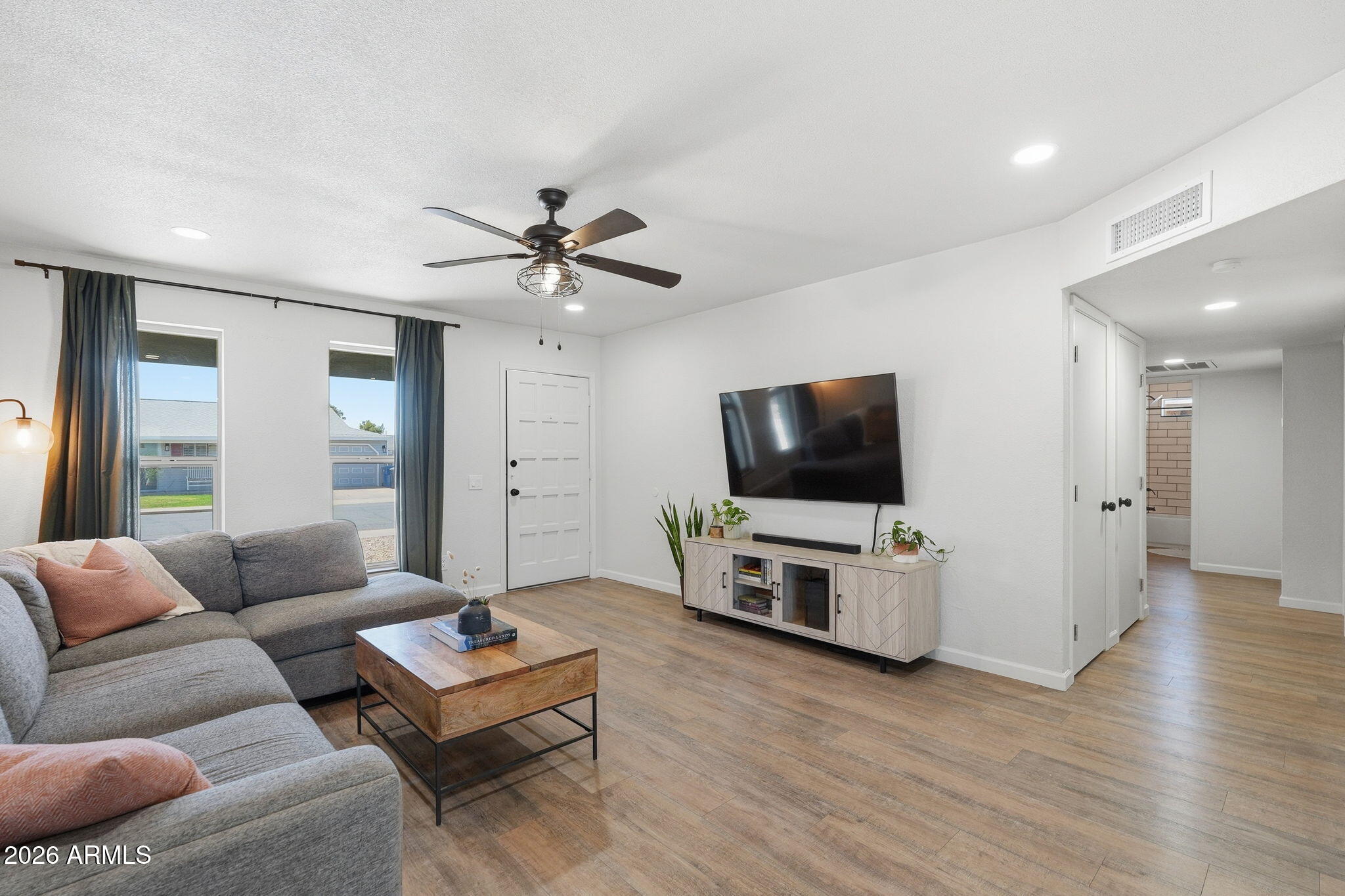 1016 E Hampton Avenue