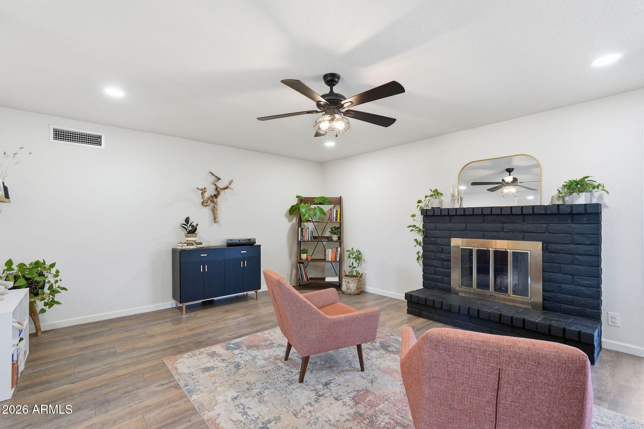 1016 E Hampton Avenue