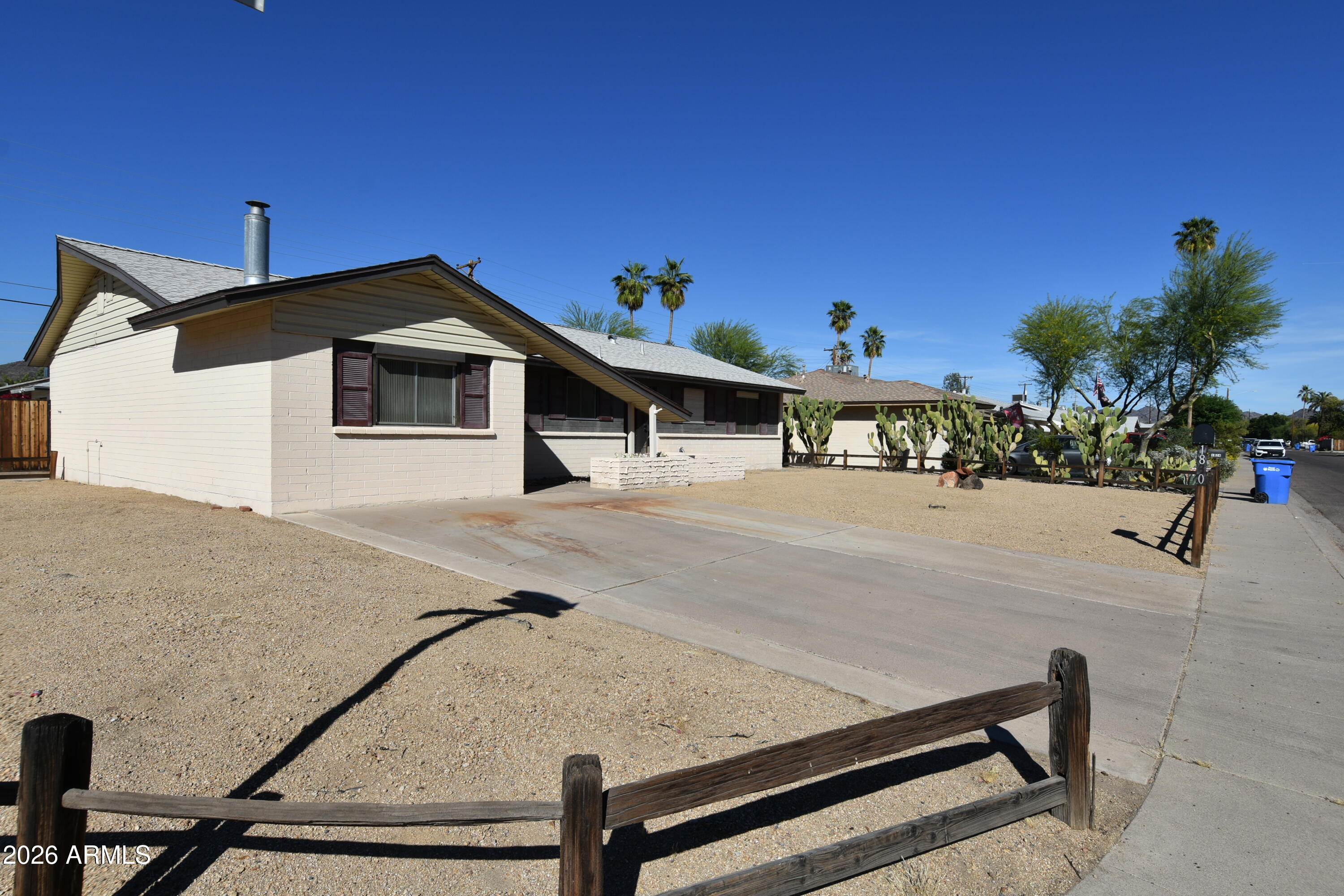 1830 W SUNNYSLOPE Lane