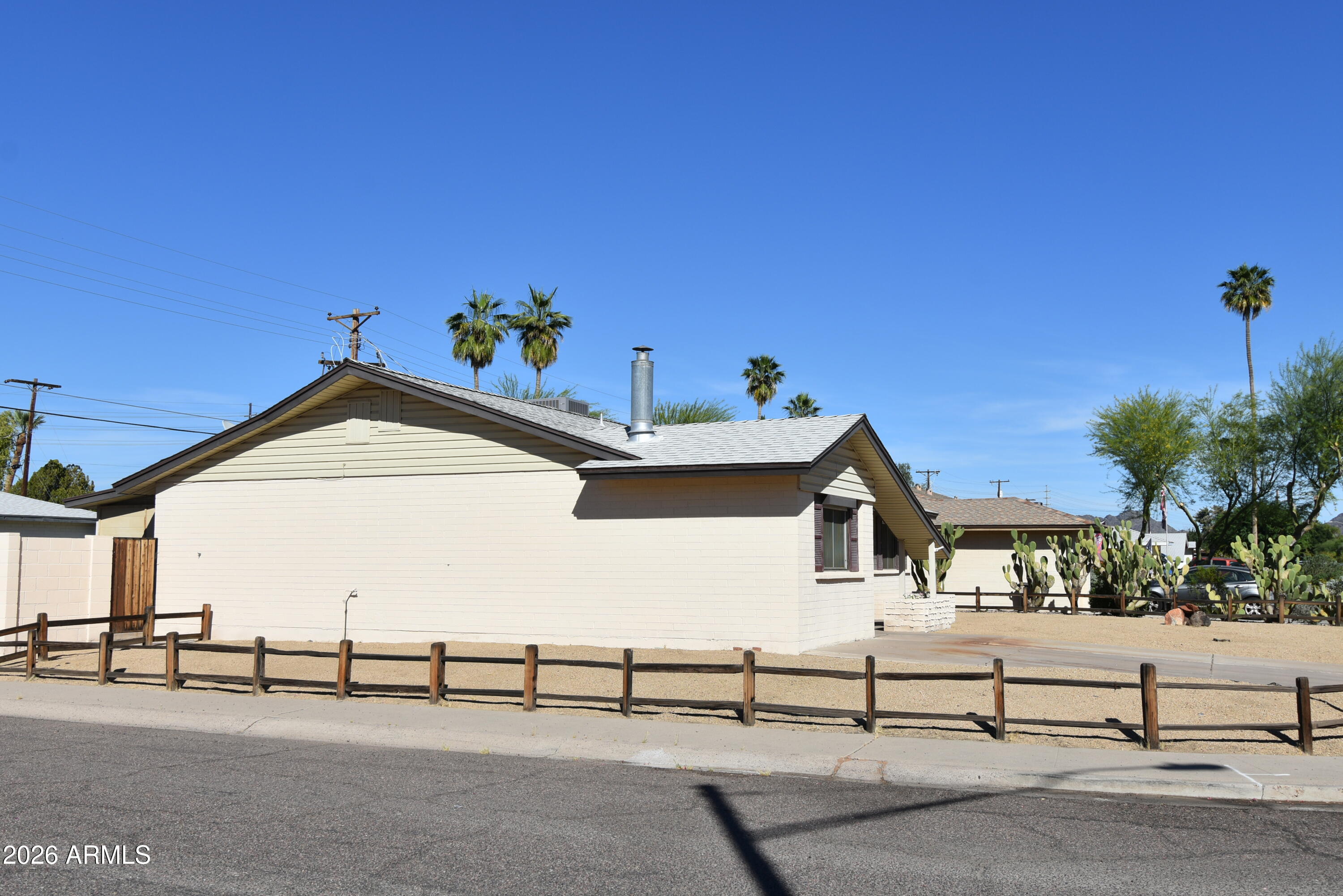1830 W SUNNYSLOPE Lane