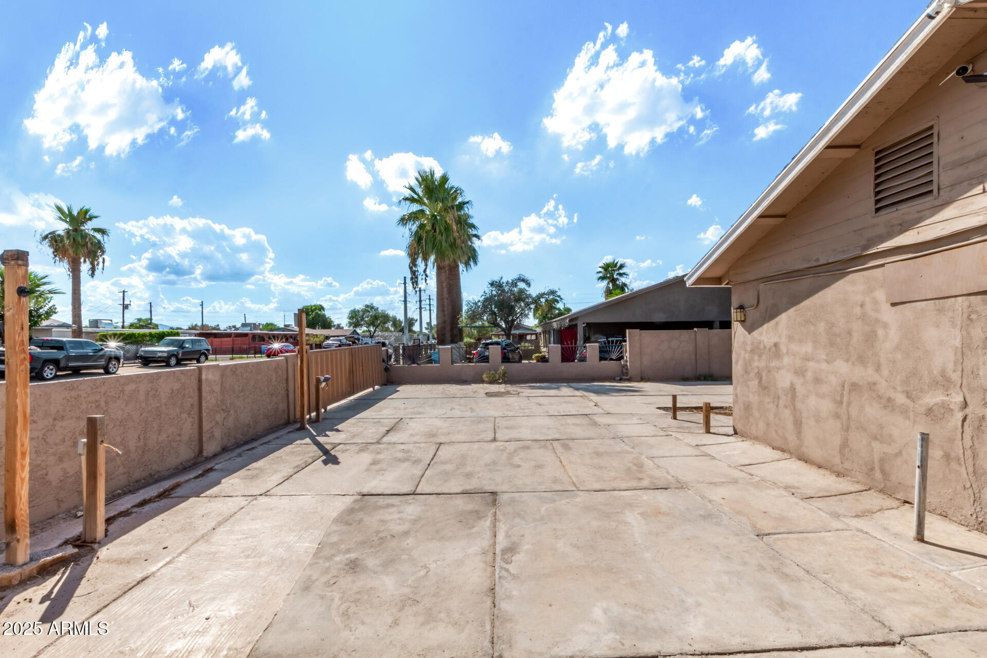 1312 W SUNLAND Avenue