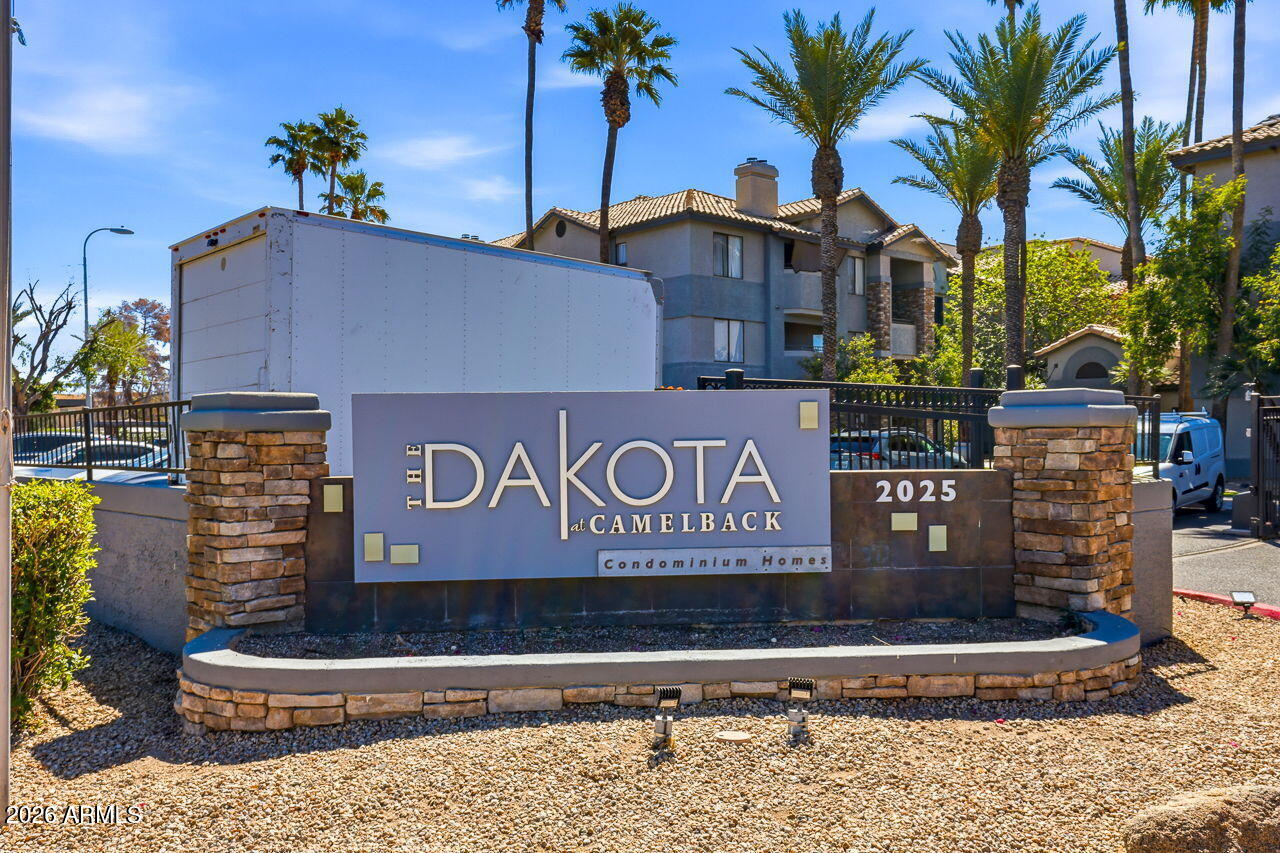 2025 E CAMPBELL Avenue 111