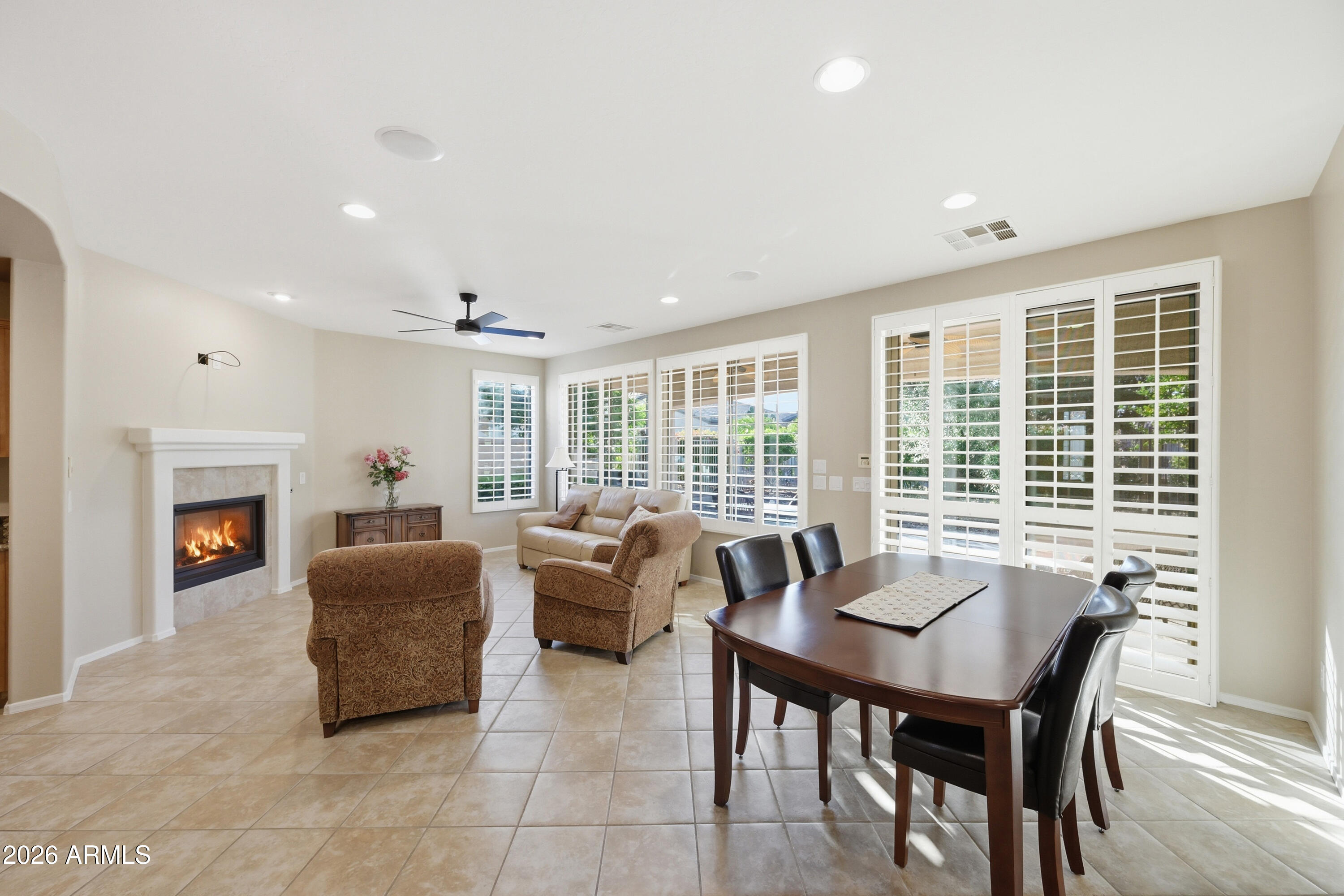 4127 E NARROWLEAF Drive