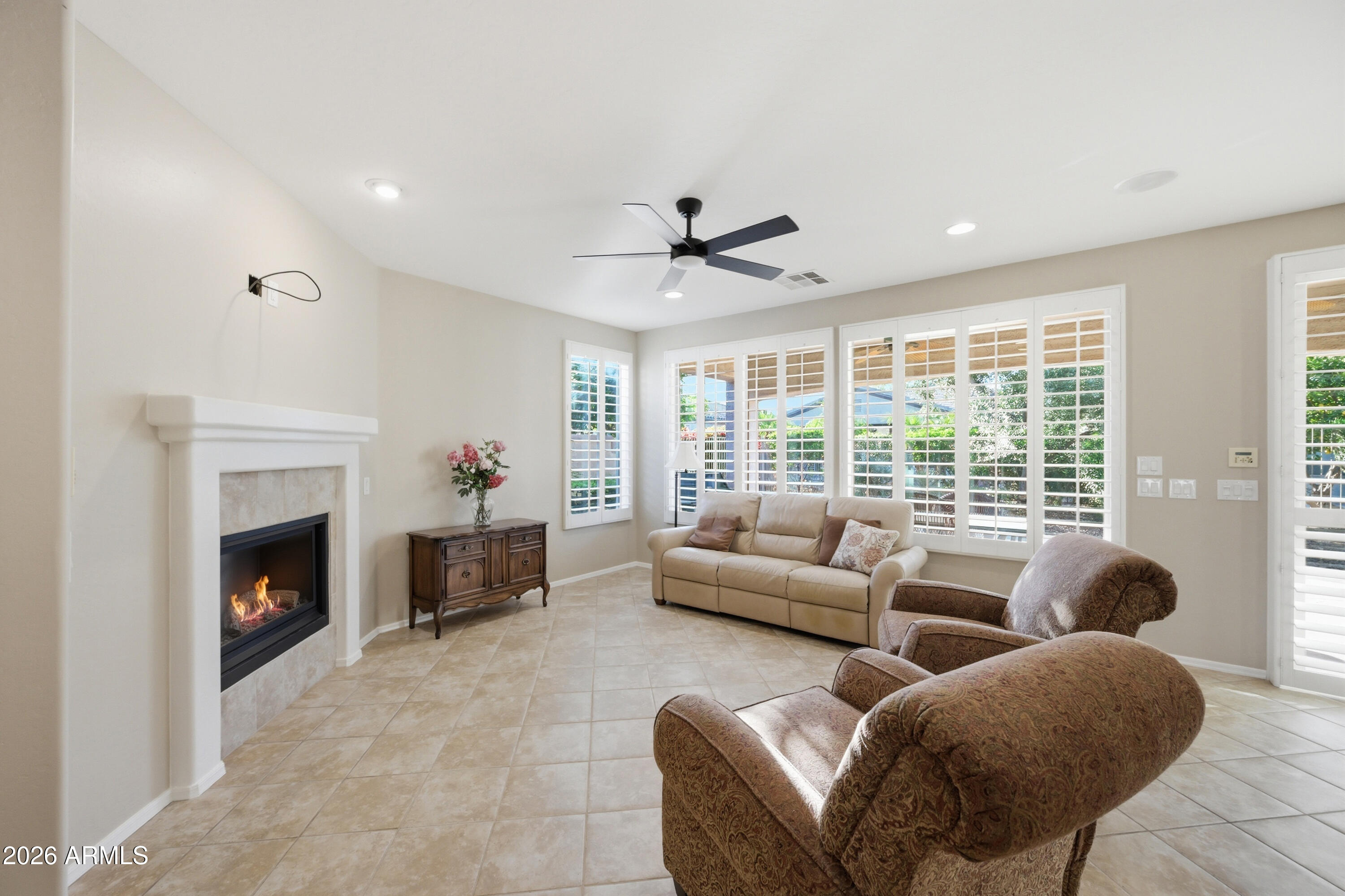 4127 E NARROWLEAF Drive