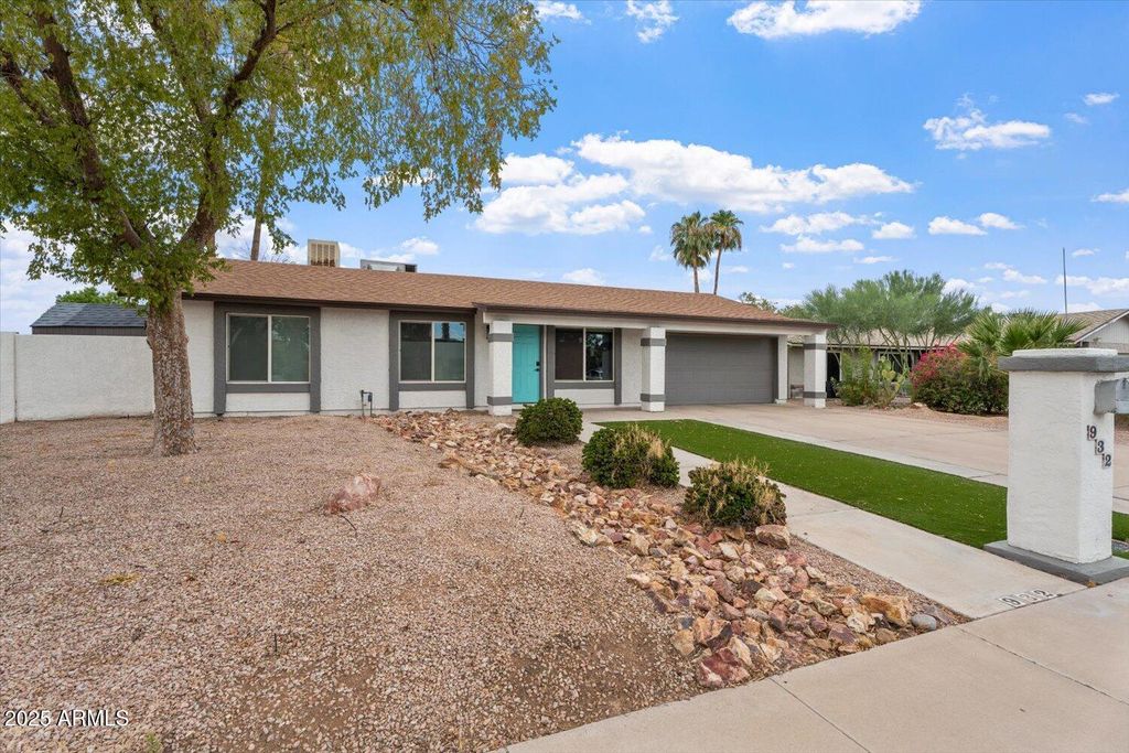 Photo of 932 W Julie Drive, Tempe, AZ 85283 (MLS # 6882832)
