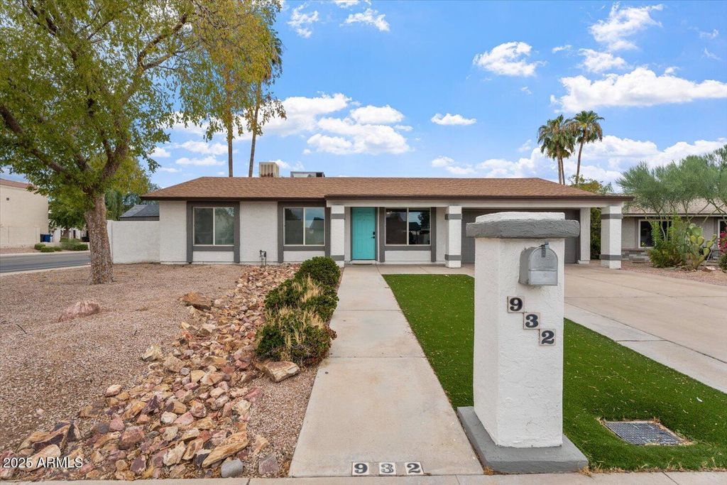 Photo of 932 W Julie Drive, Tempe, AZ 85283 (MLS # 6882832)