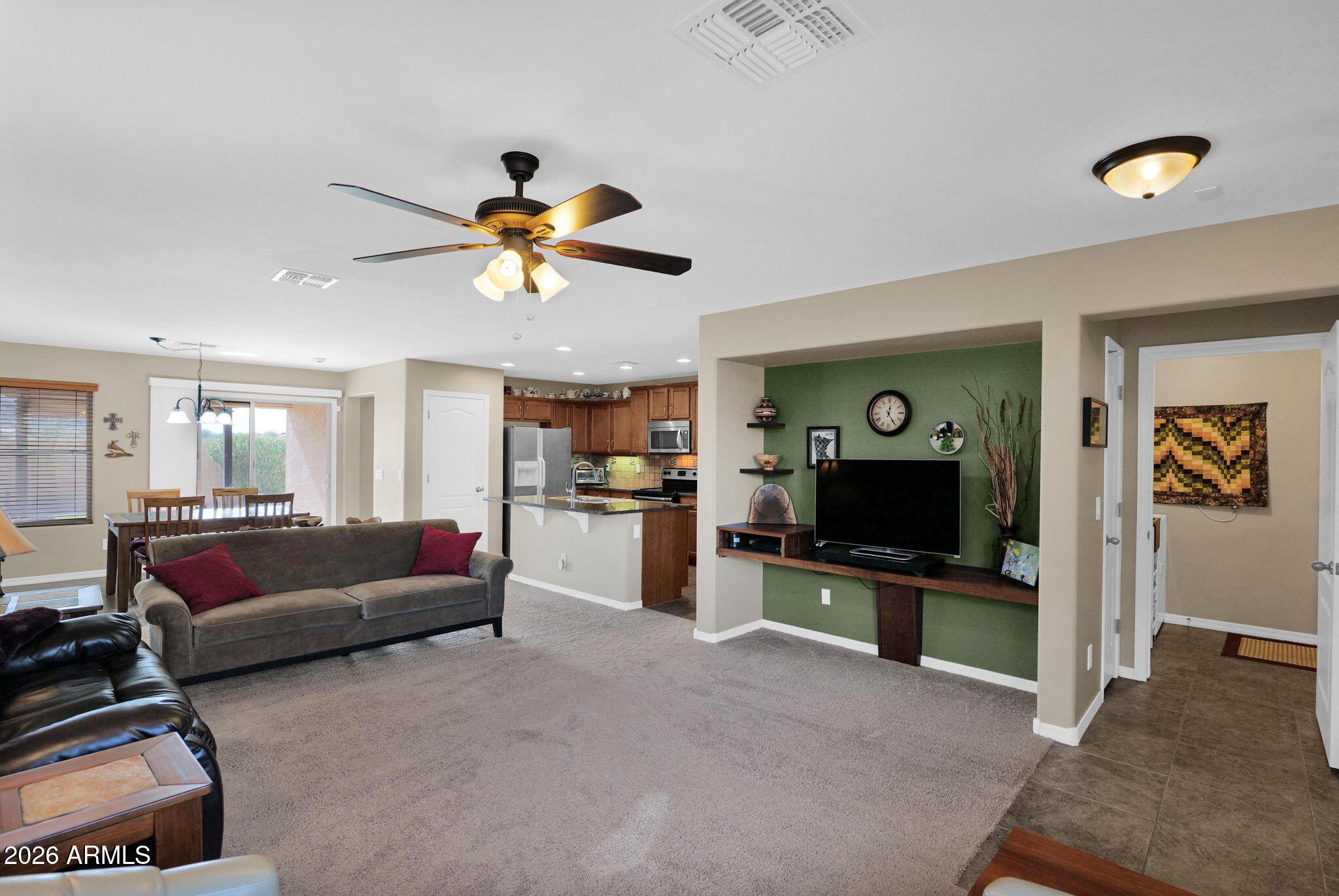 915 W DESERT SEASONS Drive