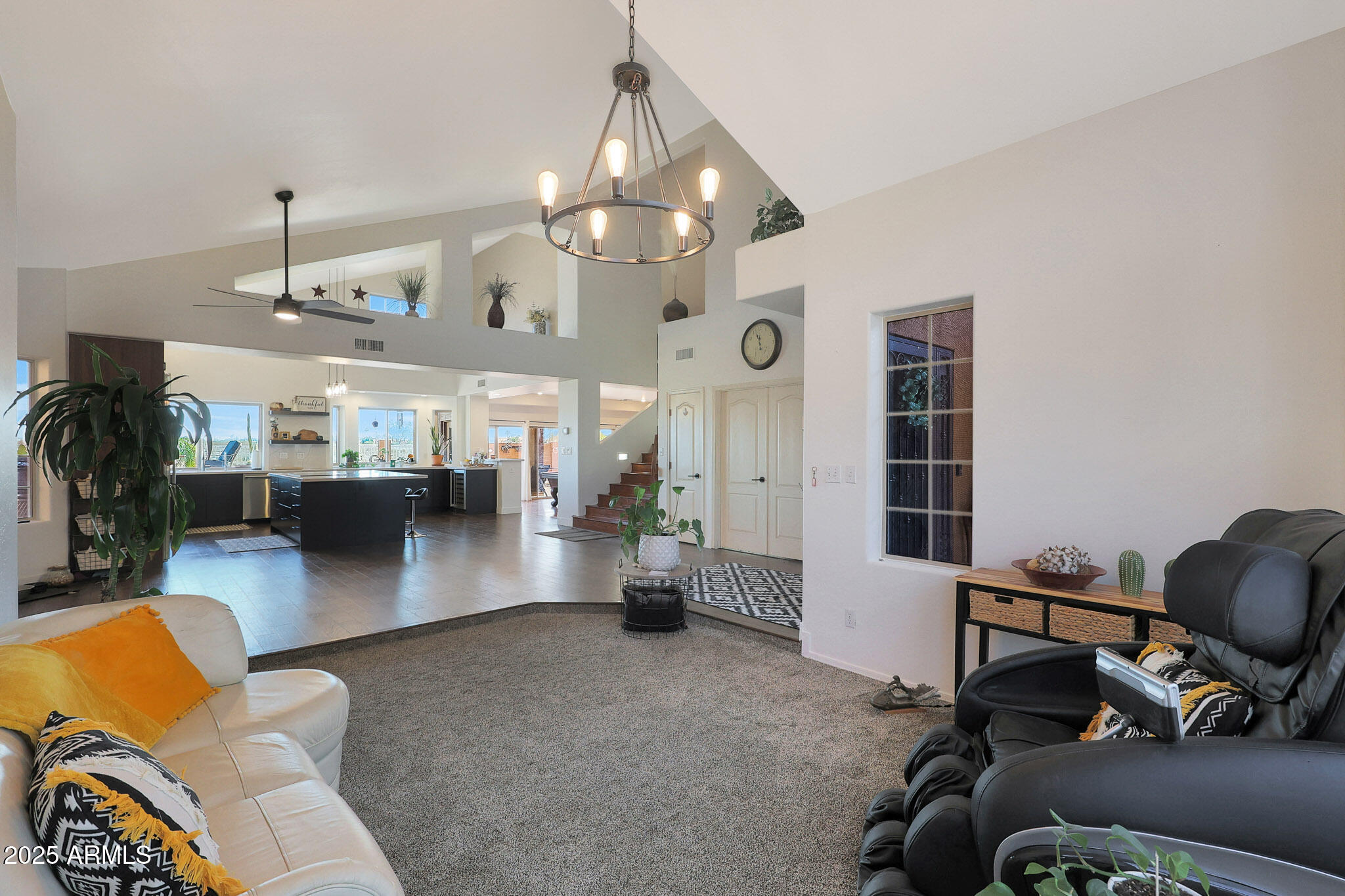 2837 N WHITING Circle