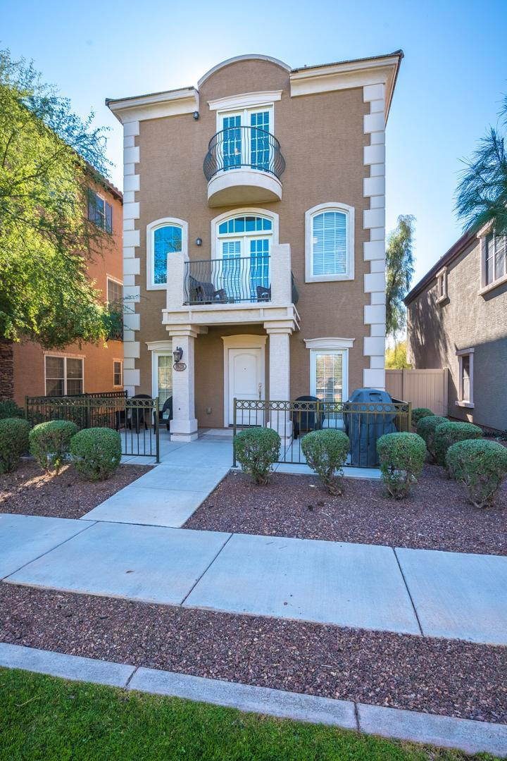 1628 E CANYON CREEK Drive