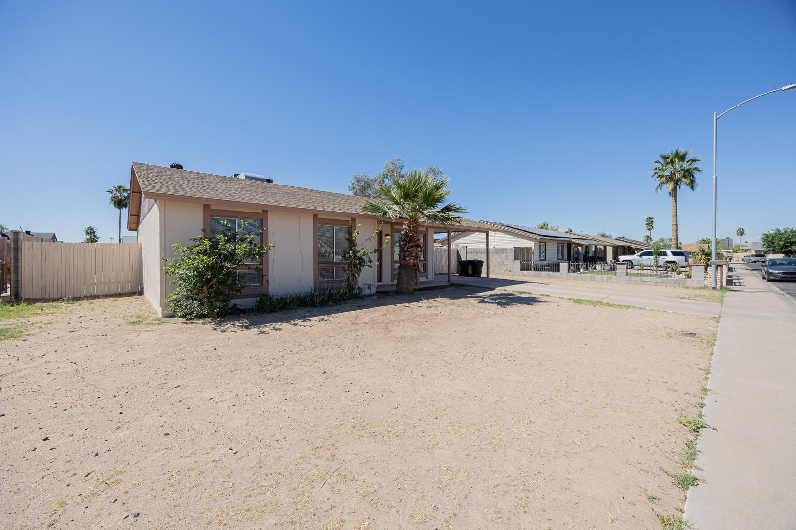 8821 W SAHUARO Drive