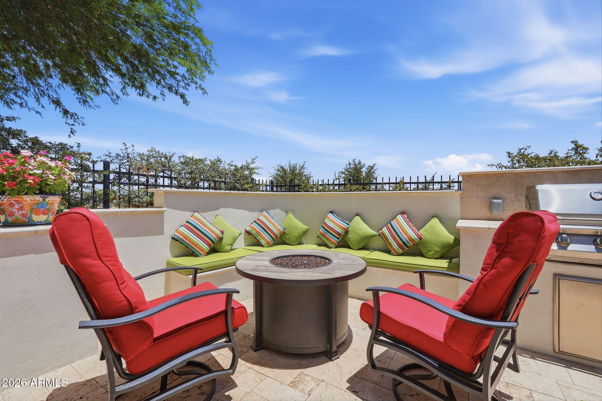 1806 E AZAFRAN Trail