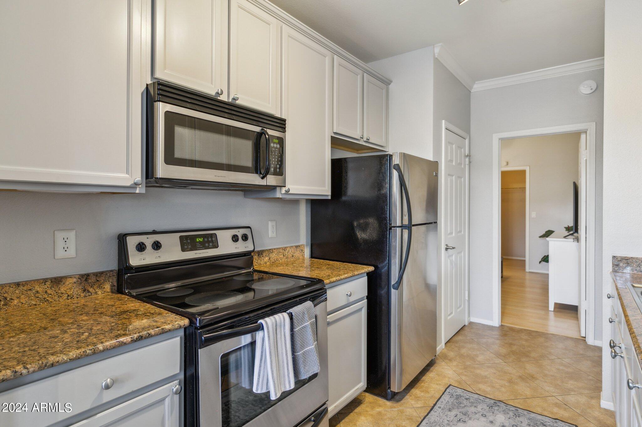 7009 E ACOMA Drive 2002