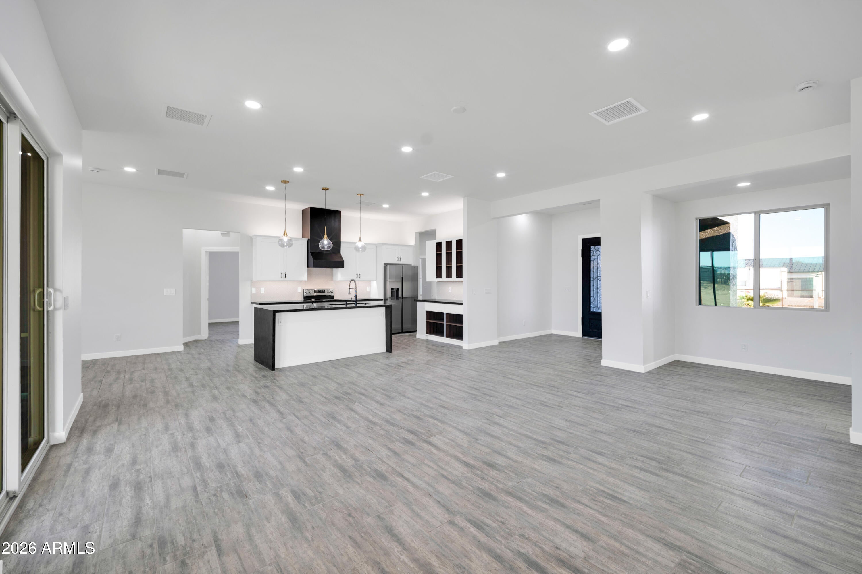 22548 W HUNTINGTON Drive