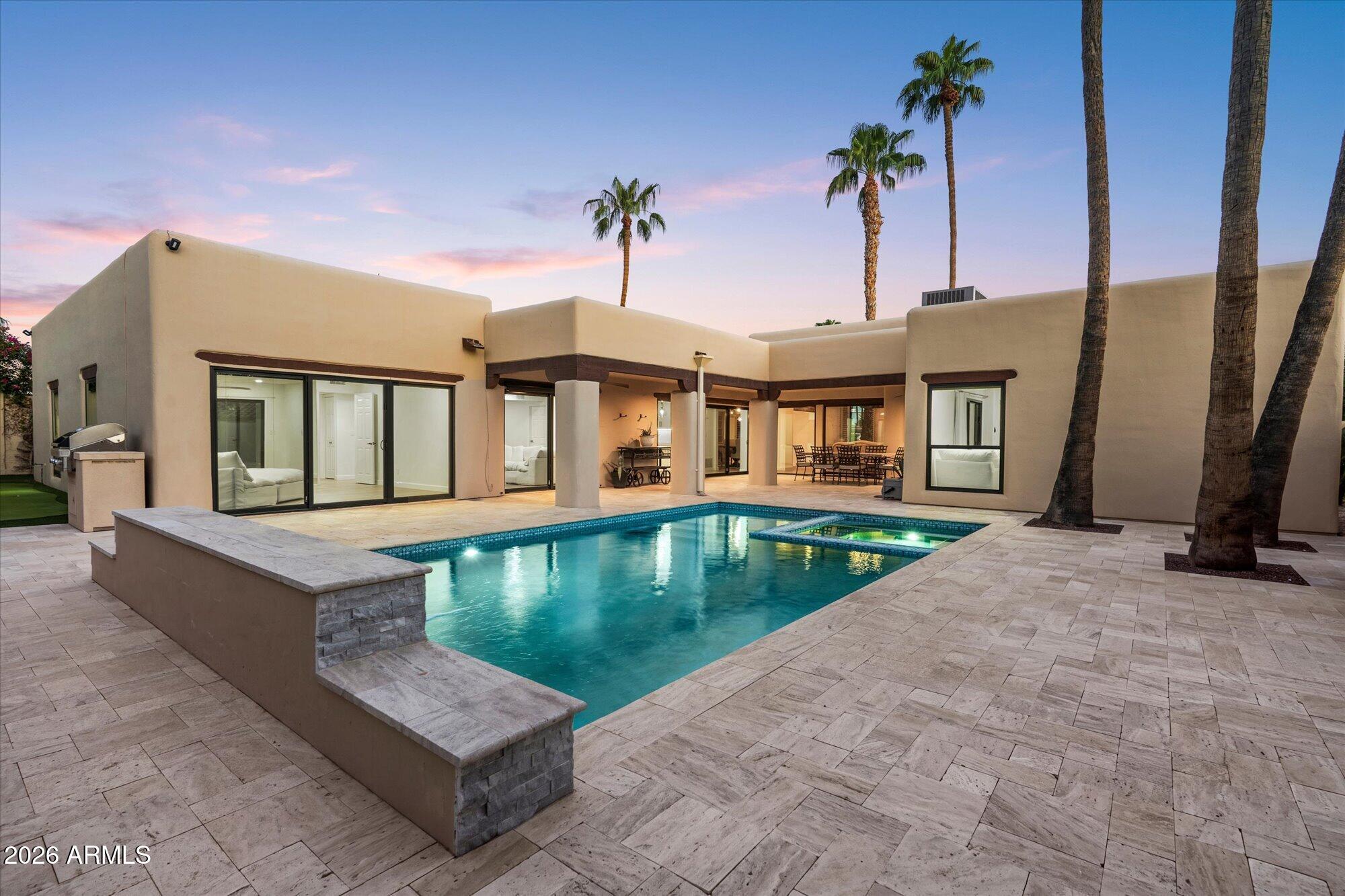 3116 E ROSE Lane