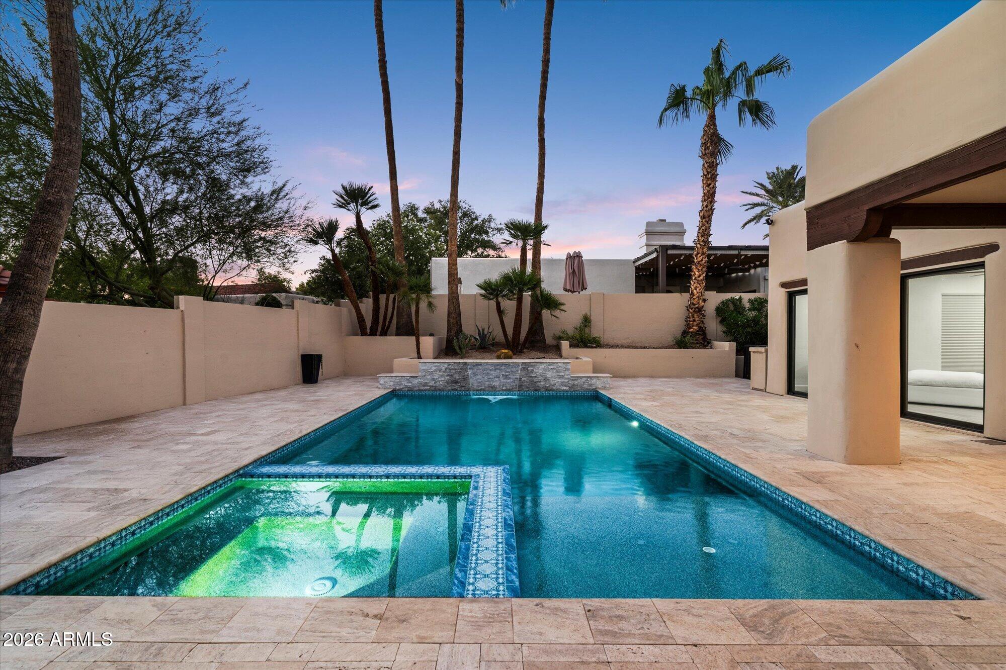 3116 E ROSE Lane