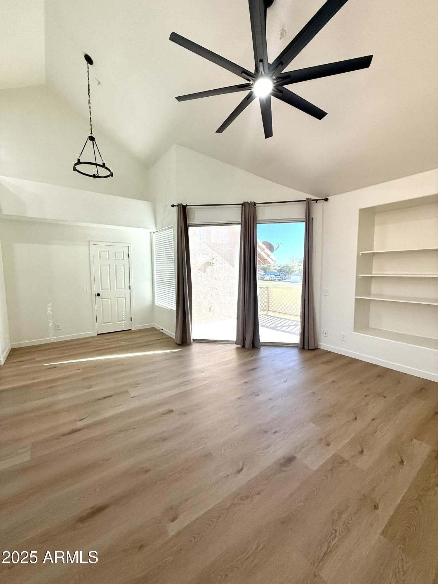 1633 E LAKESIDE Drive 65