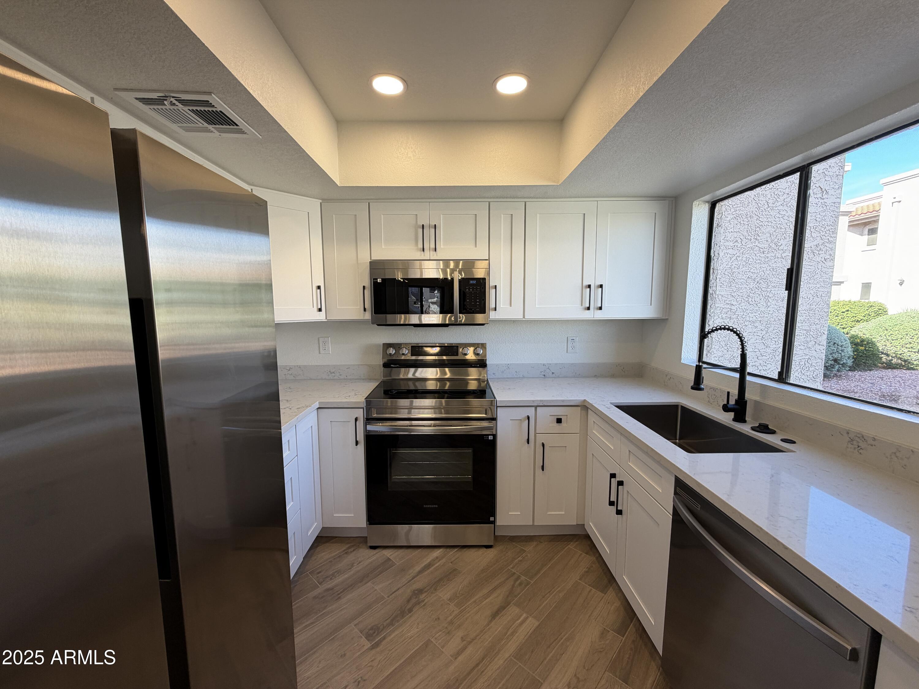 9151 W GREENWAY Road 106