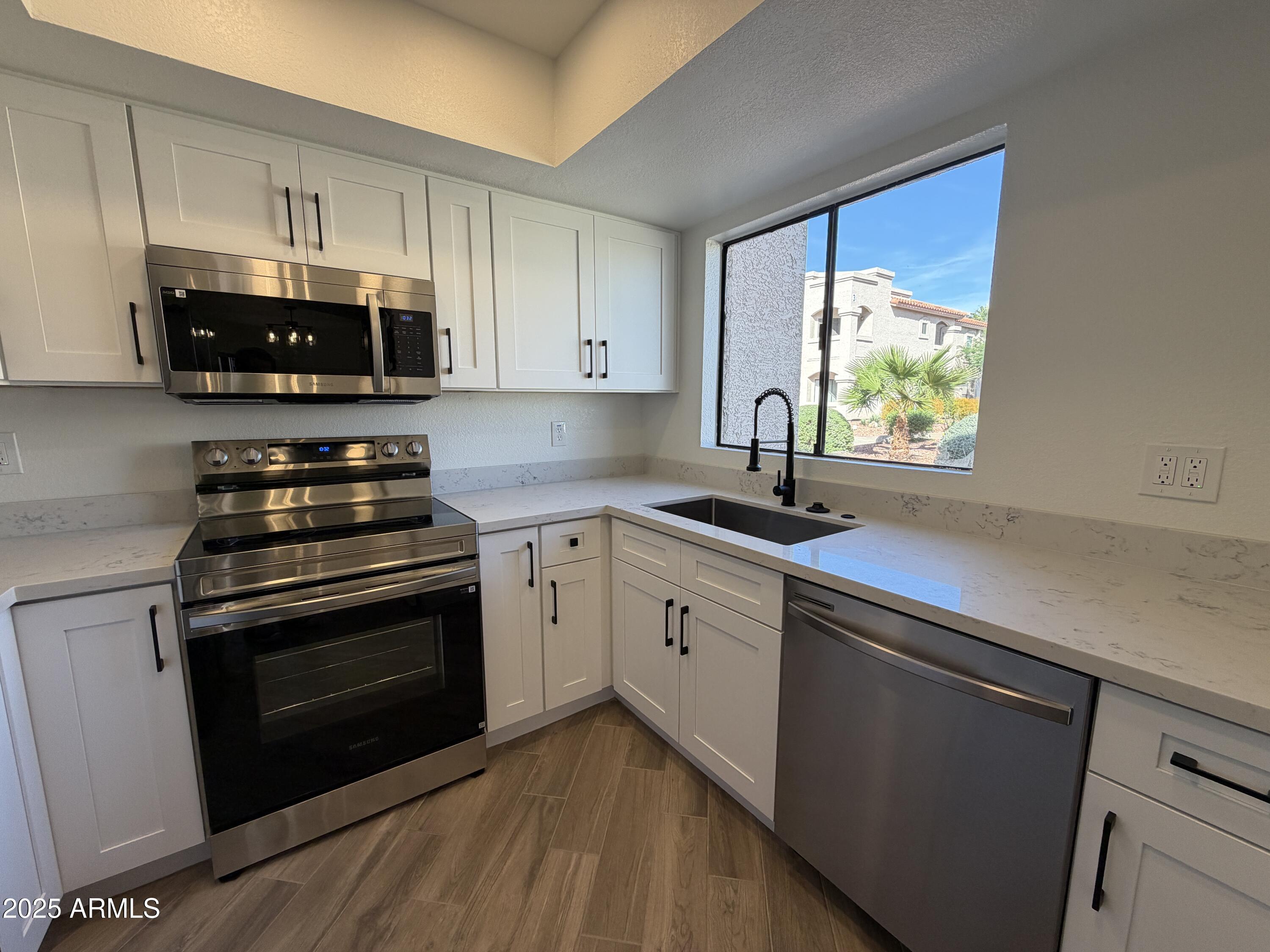 9151 W GREENWAY Road 106