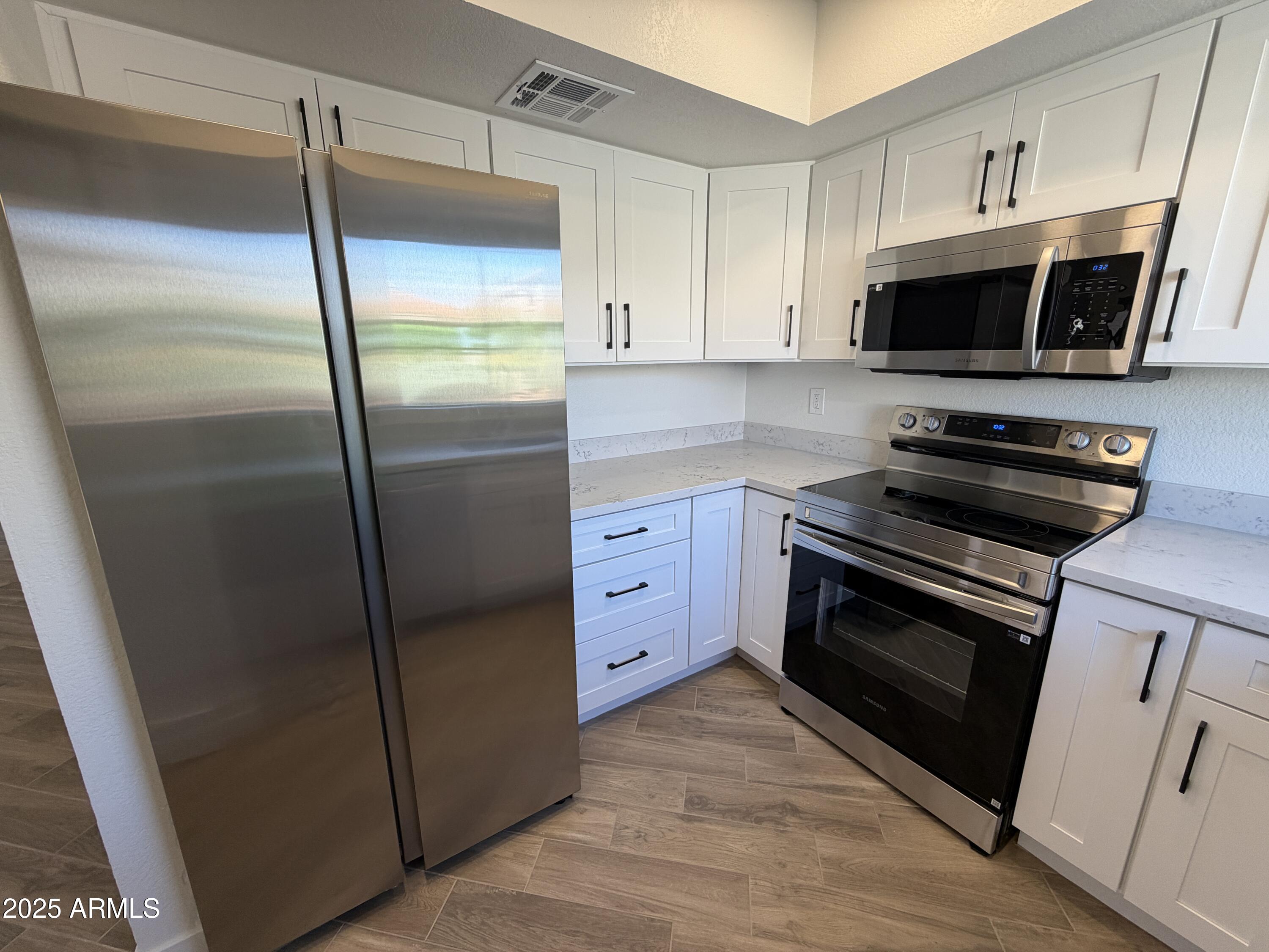 9151 W GREENWAY Road 106