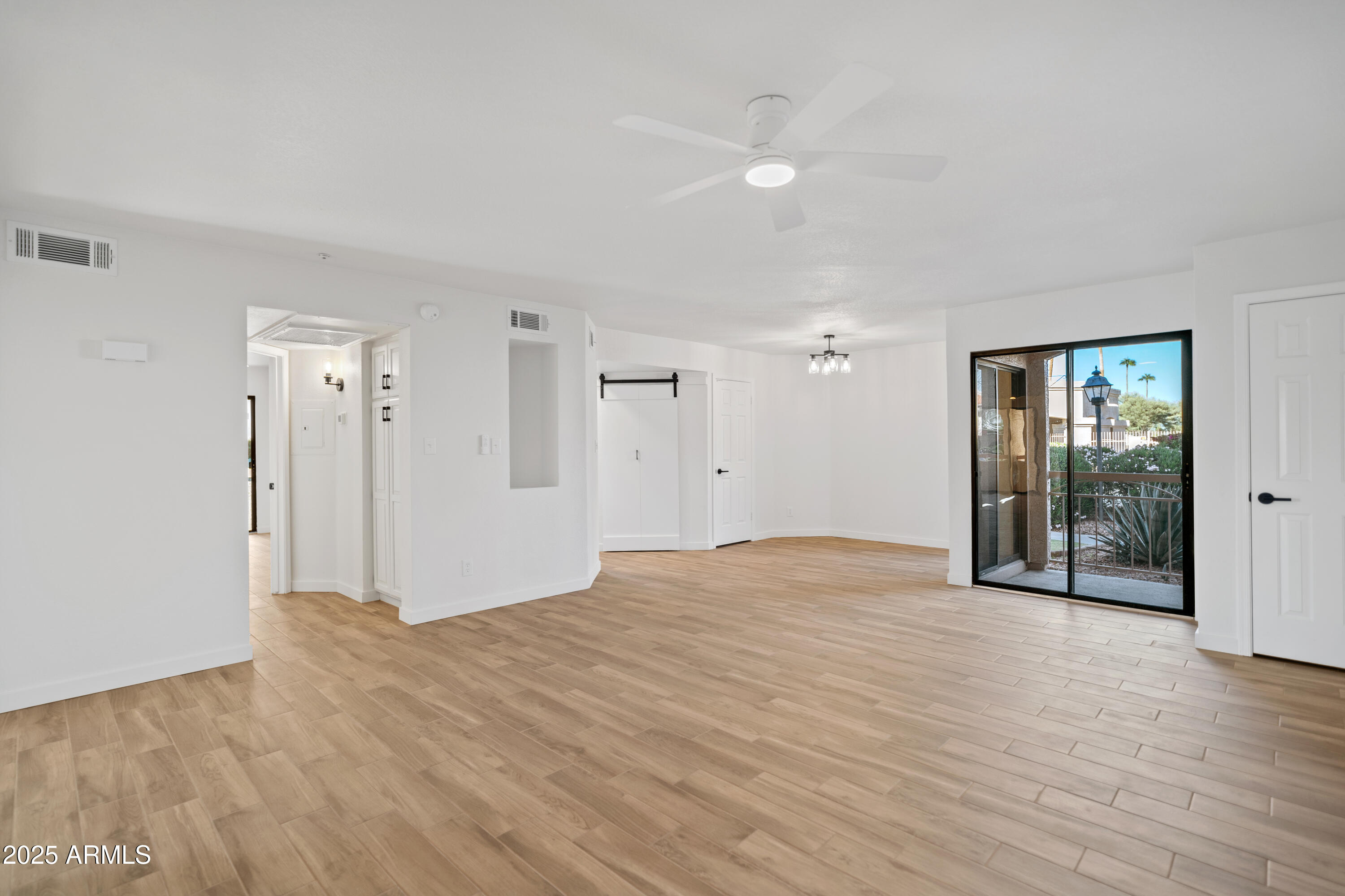 9151 W GREENWAY Road 106