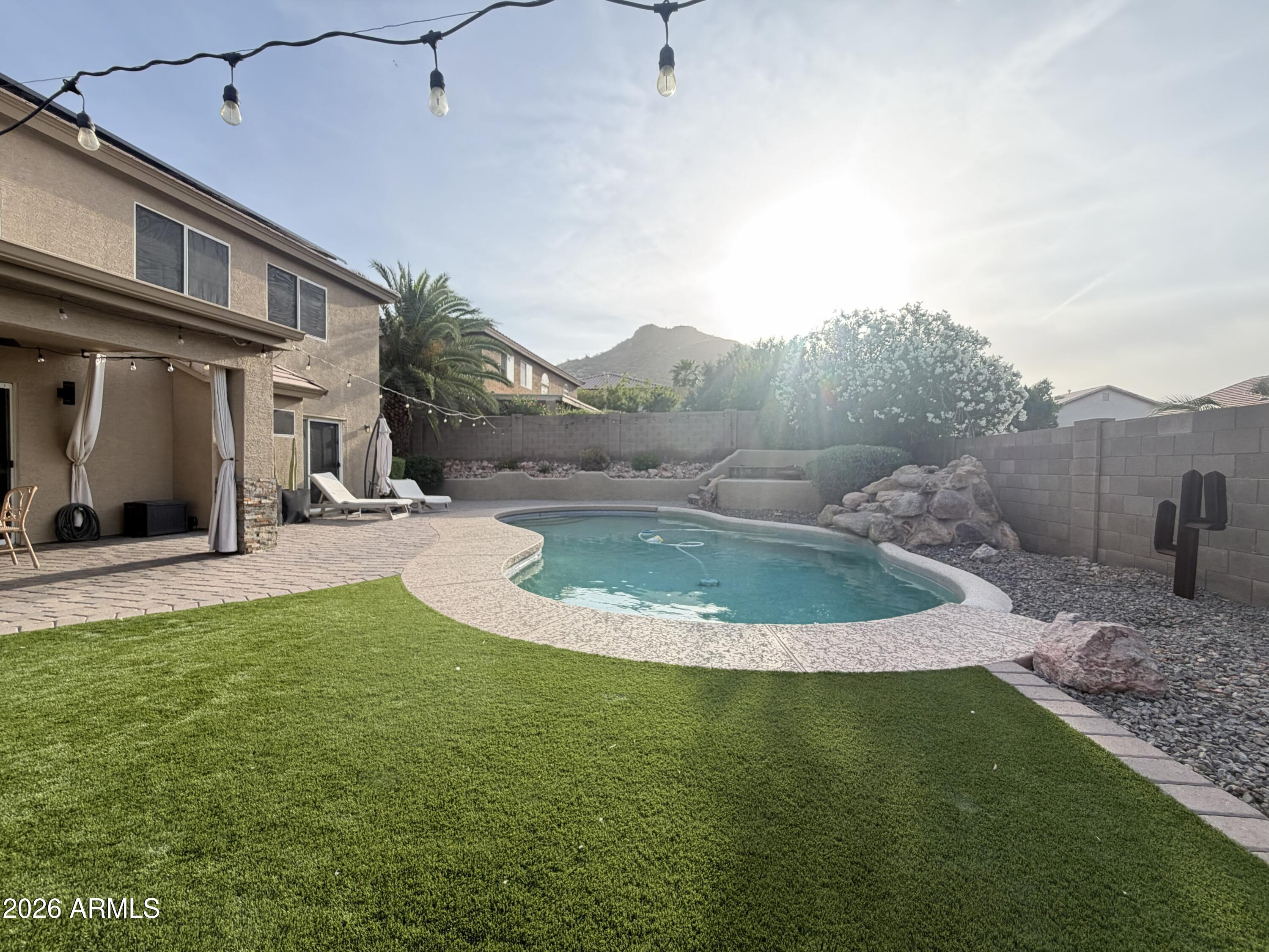 6329 W HONEYSUCKLE Drive