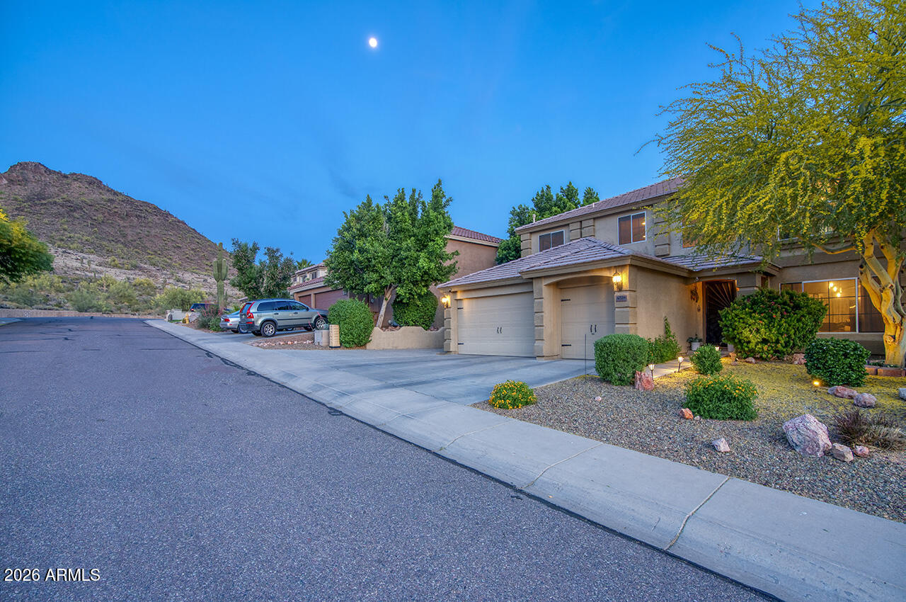 6329 W HONEYSUCKLE Drive