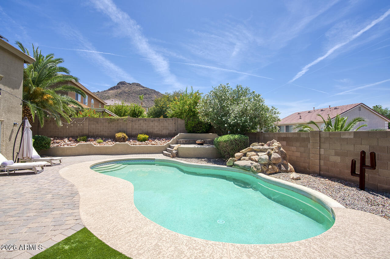 6329 W HONEYSUCKLE Drive