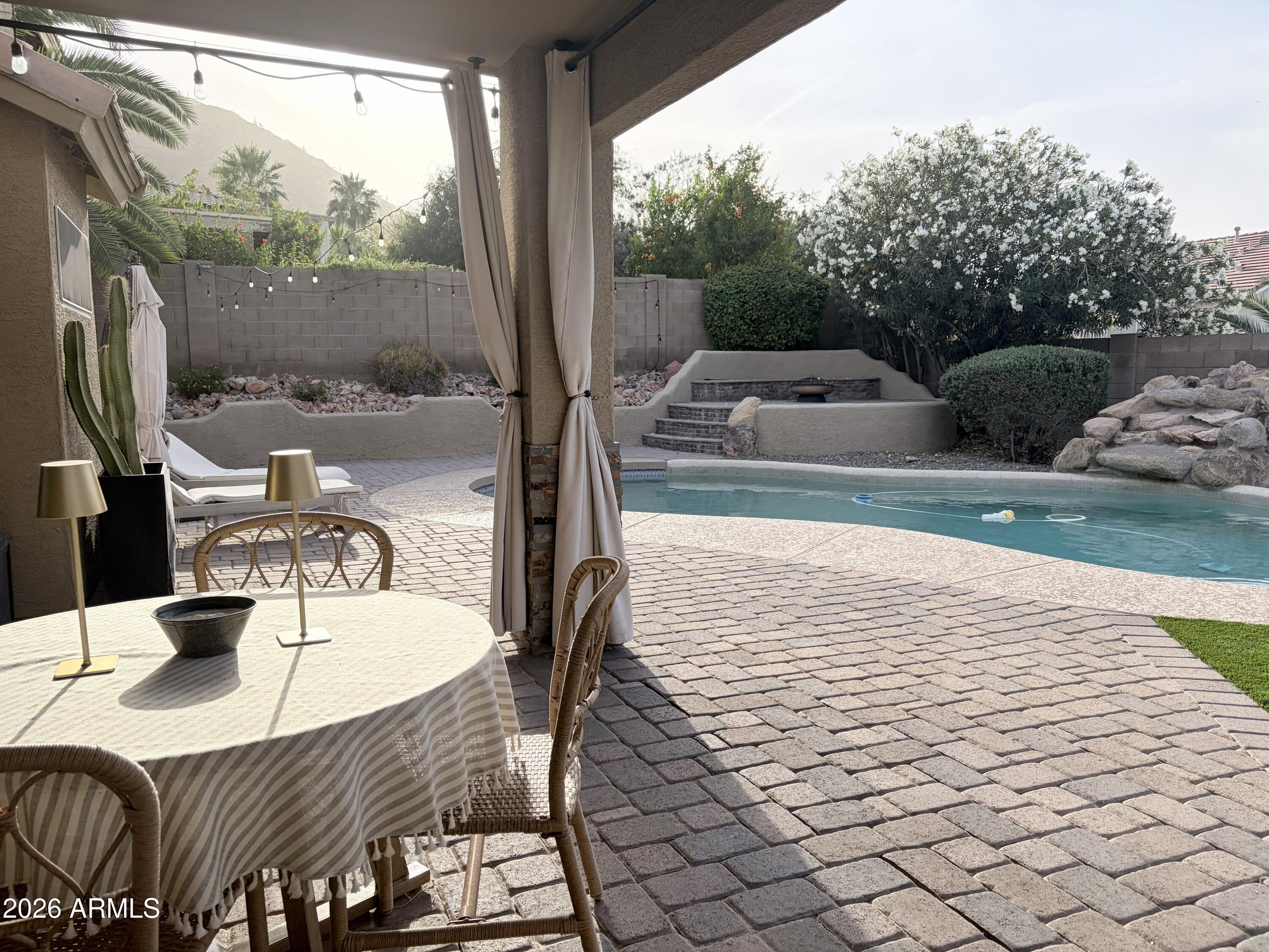 6329 W HONEYSUCKLE Drive