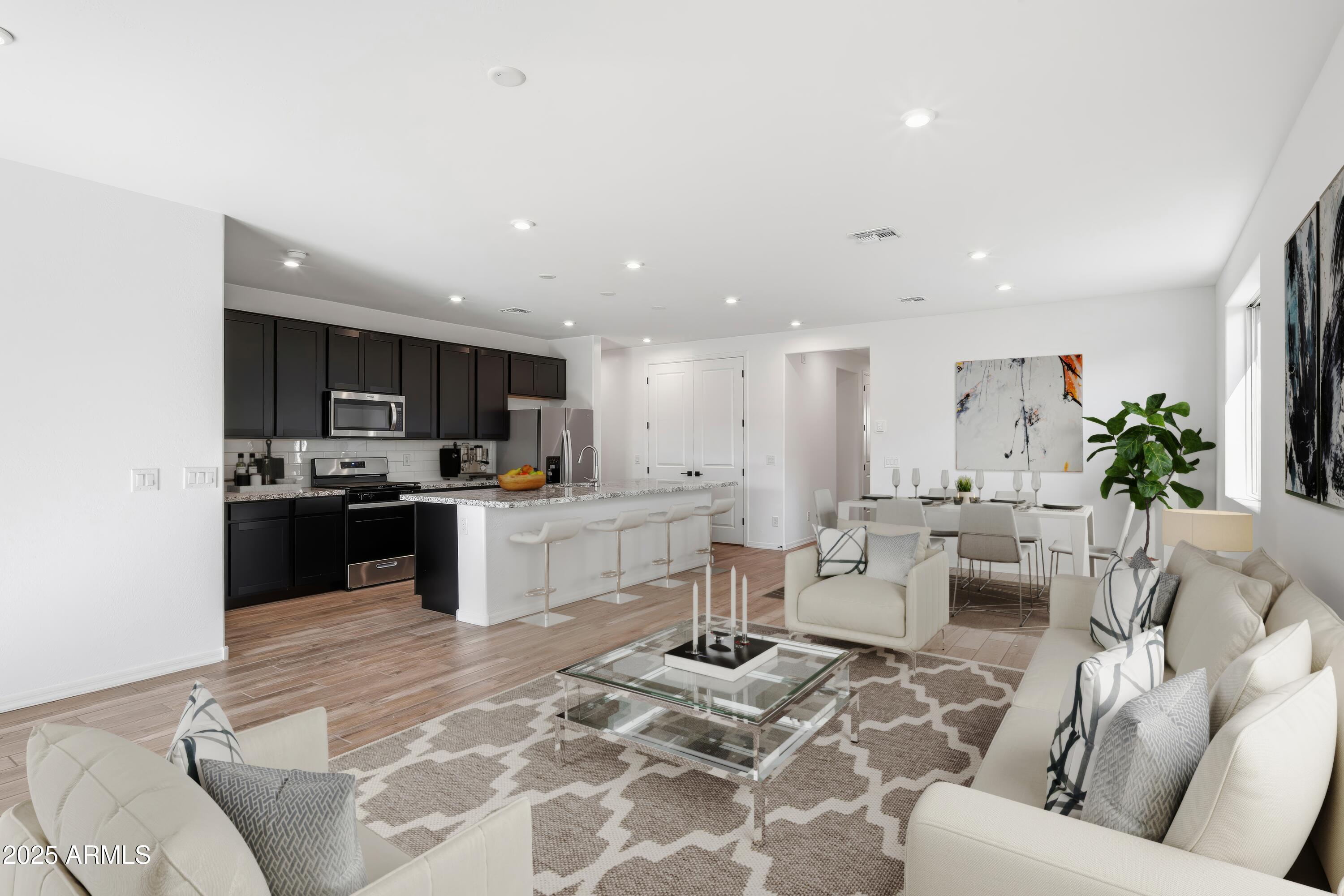 19021 W MARYLAND Avenue